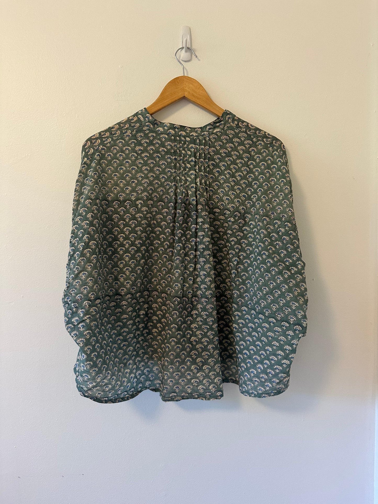 Emerson Fry - Mandarin Collar Top in Day Flowers Juniper Organic | One Size