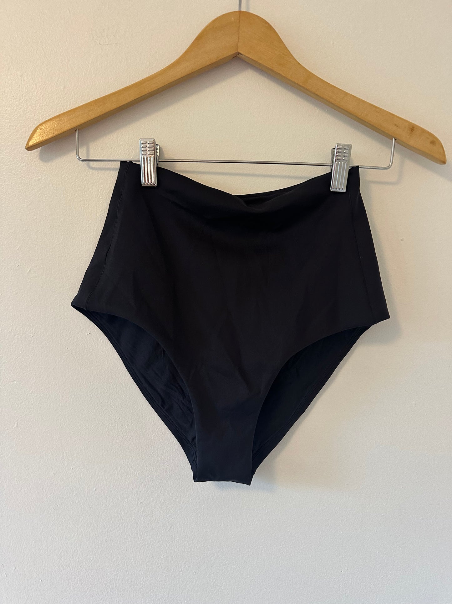 NWT Left on Friday Hi Hi Bikini Bottoms in Black - Size Medium