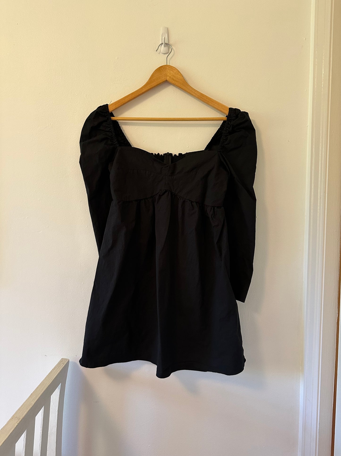 OAK + FORT - Black Sweetheart Puff Sleeve Mini Dress in Cotton Poplin | Size Medium