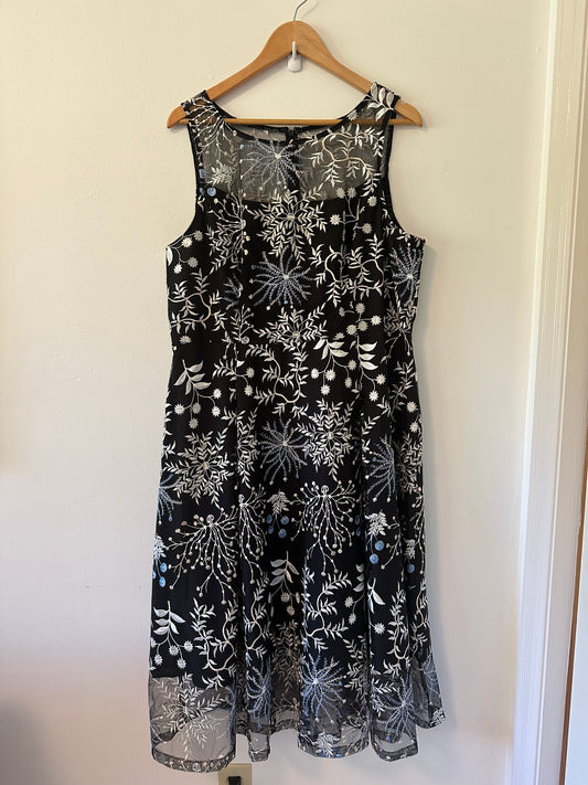 Adrianna Papell Black and White Floral Fit and Flare Midi Dress | Size 18