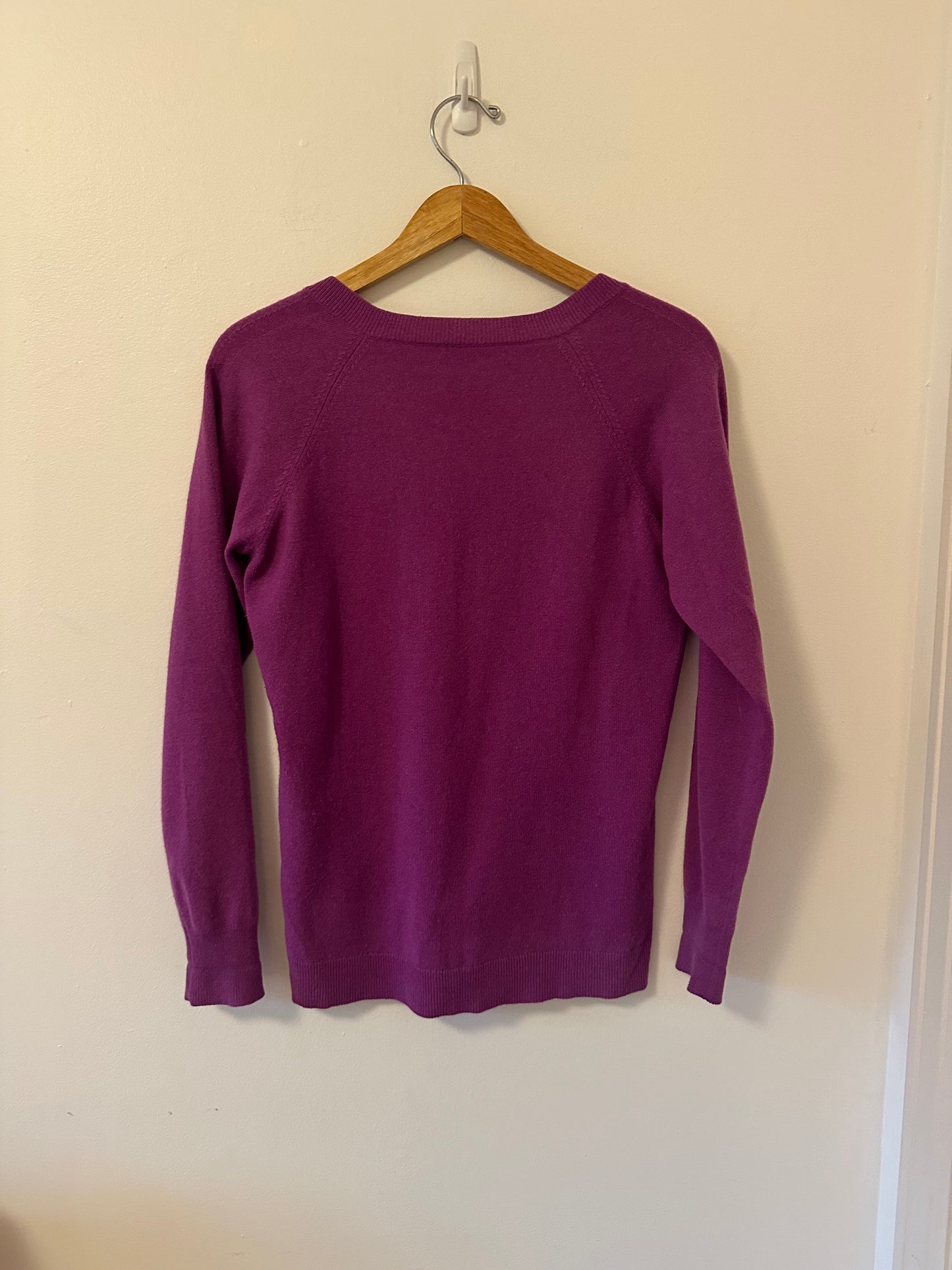 Garnet Hill Bright Purple V-Neck Cashmere Sweater | Size Small