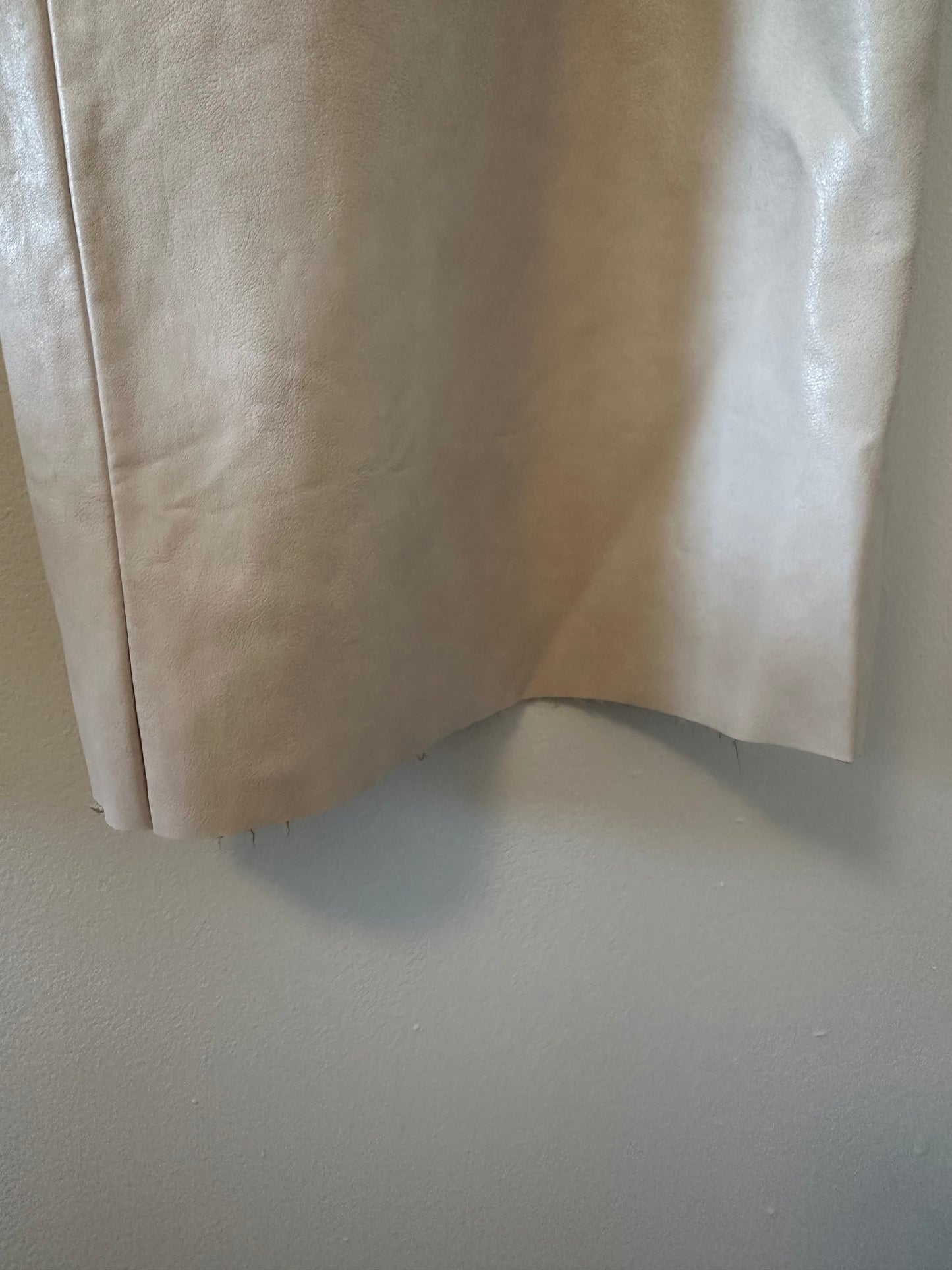 Entro Creamy Beige Faux Leather Wide-Leg Cropped Pants - Size Large