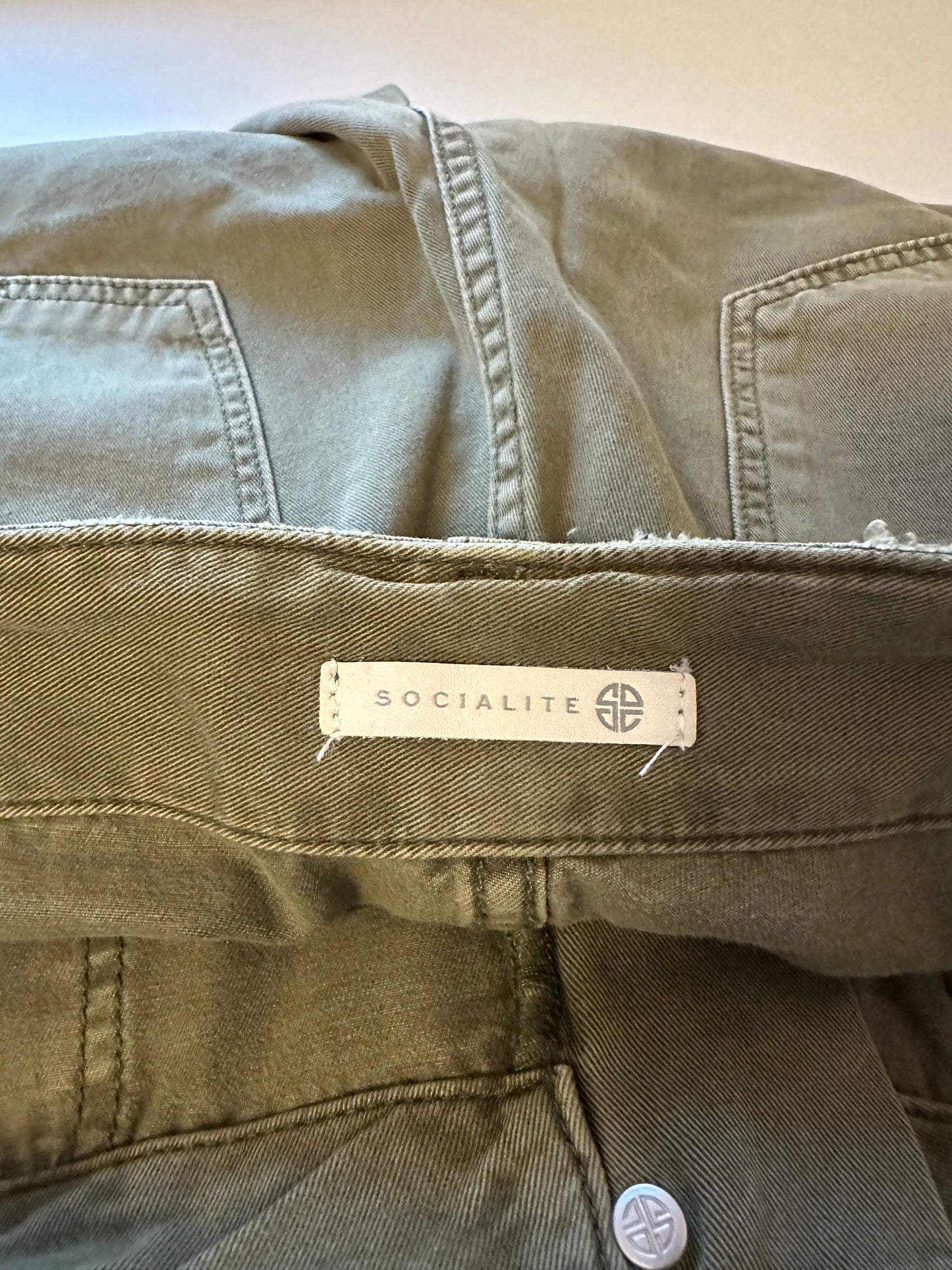 Socialite Austin Olive Green Boyfriend Straight Leg Cropped Pants | Size 29