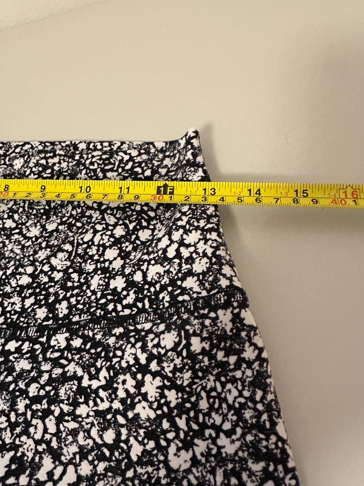 Lululemon Align High-Rise Crop 23" Venture In Floral Alpine White Black | Size 8