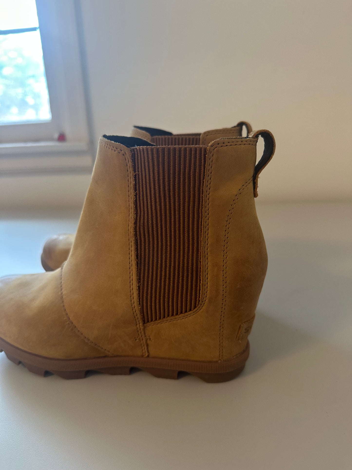 Sorel Joan of Arctic Wedge II Women's Boots In Tan Nubuck | Size 9.5