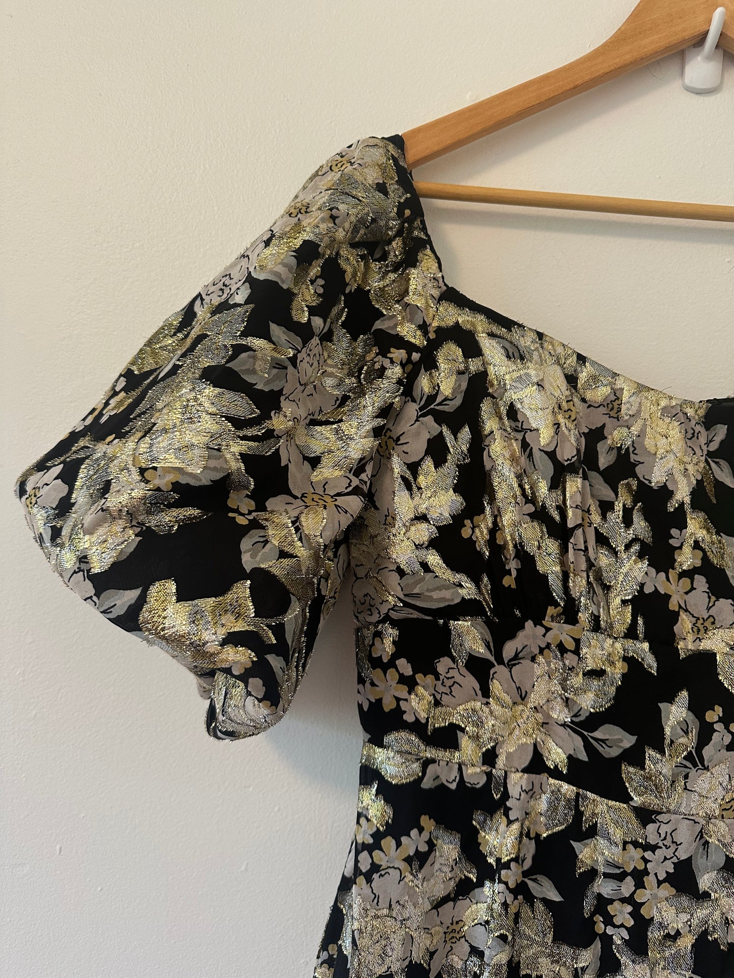 ML Monique Lhuillier Metallic Floral Midi Sheath Dress in Black, Gold, and Silver - Size 12