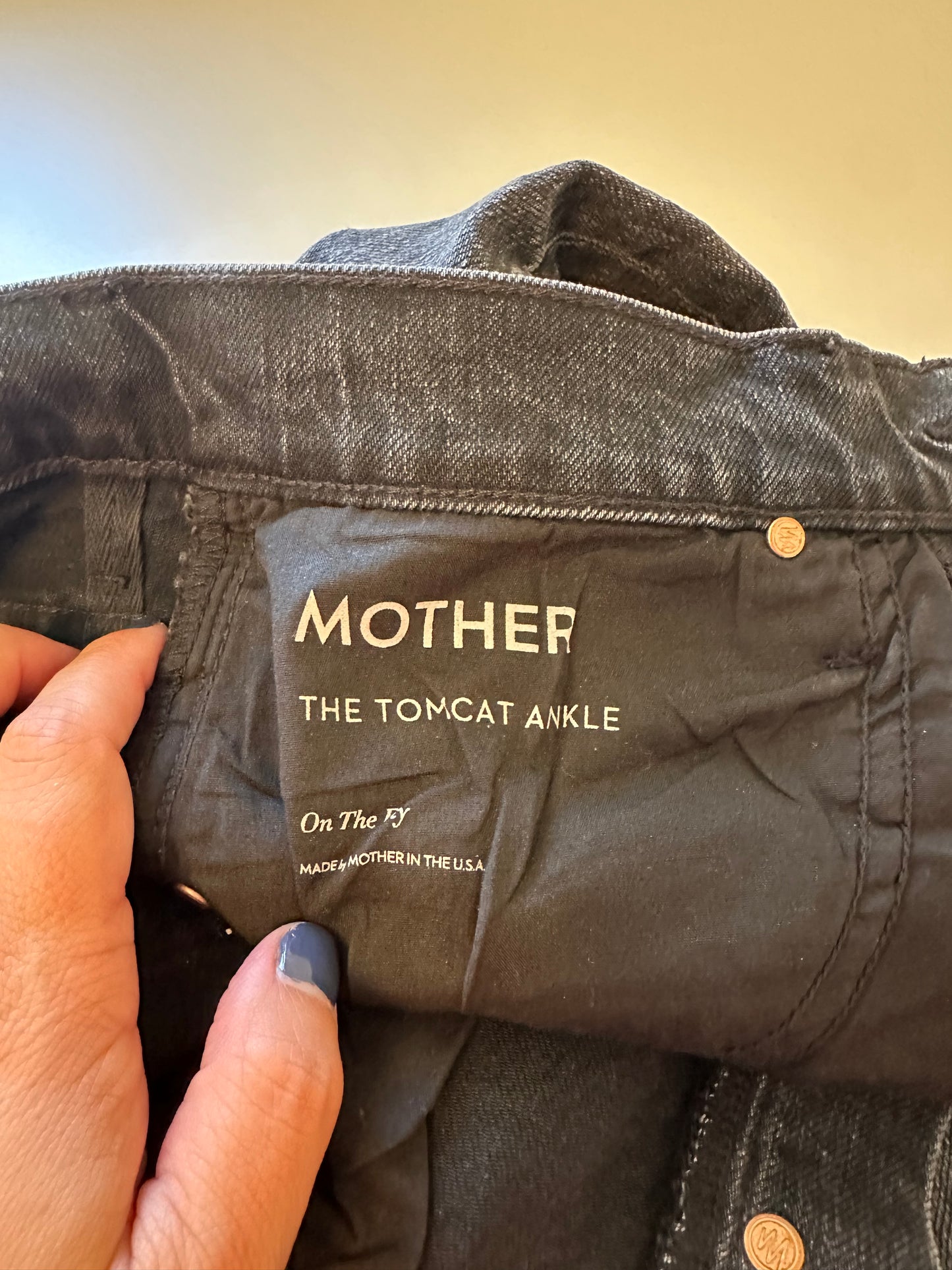 MOTHER The Tomcat Ankle Jeans in On The Fly | Size 27