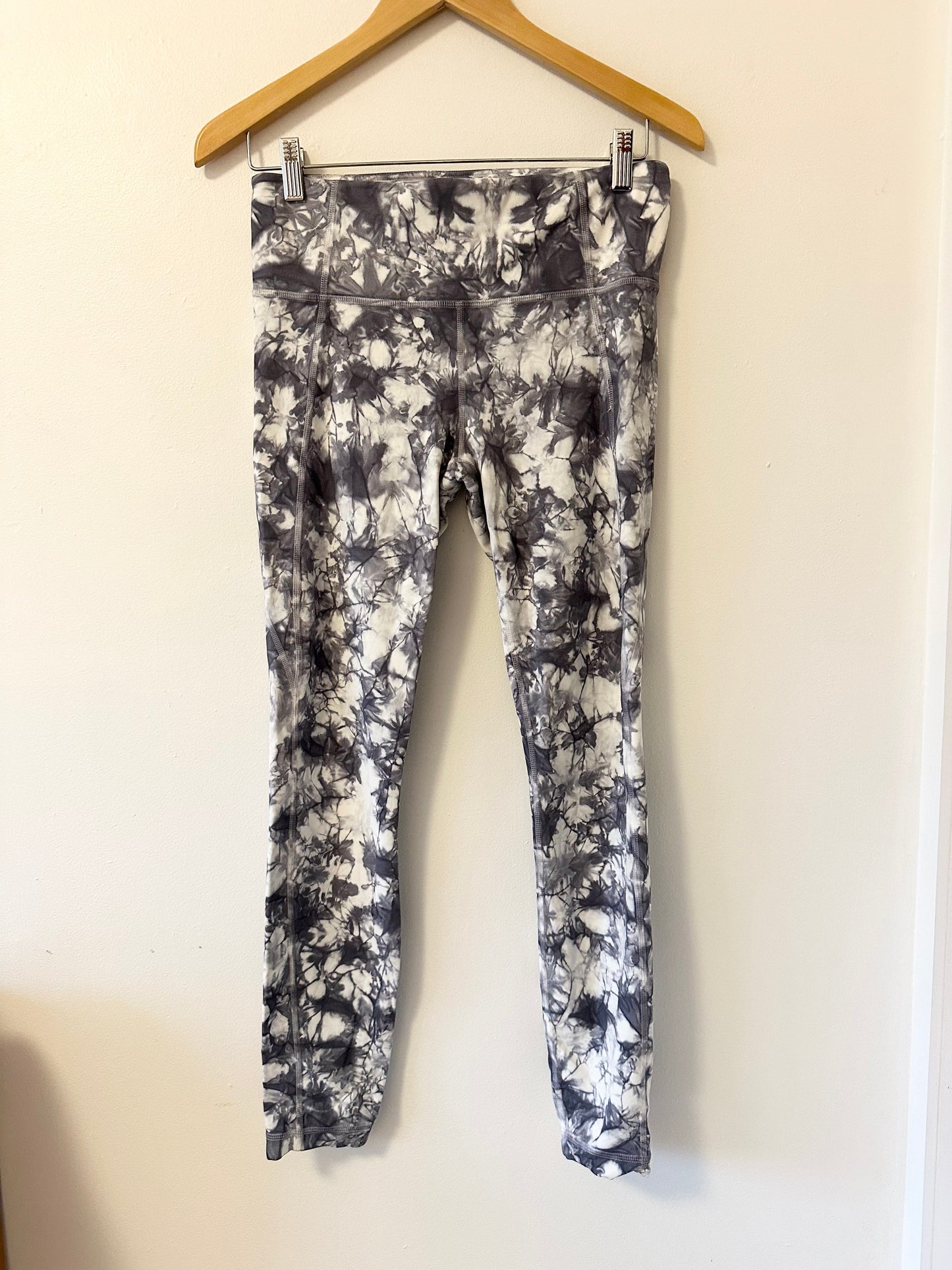 Athleta White and Gray Tie-Dye Leggings | Size Medium Tall