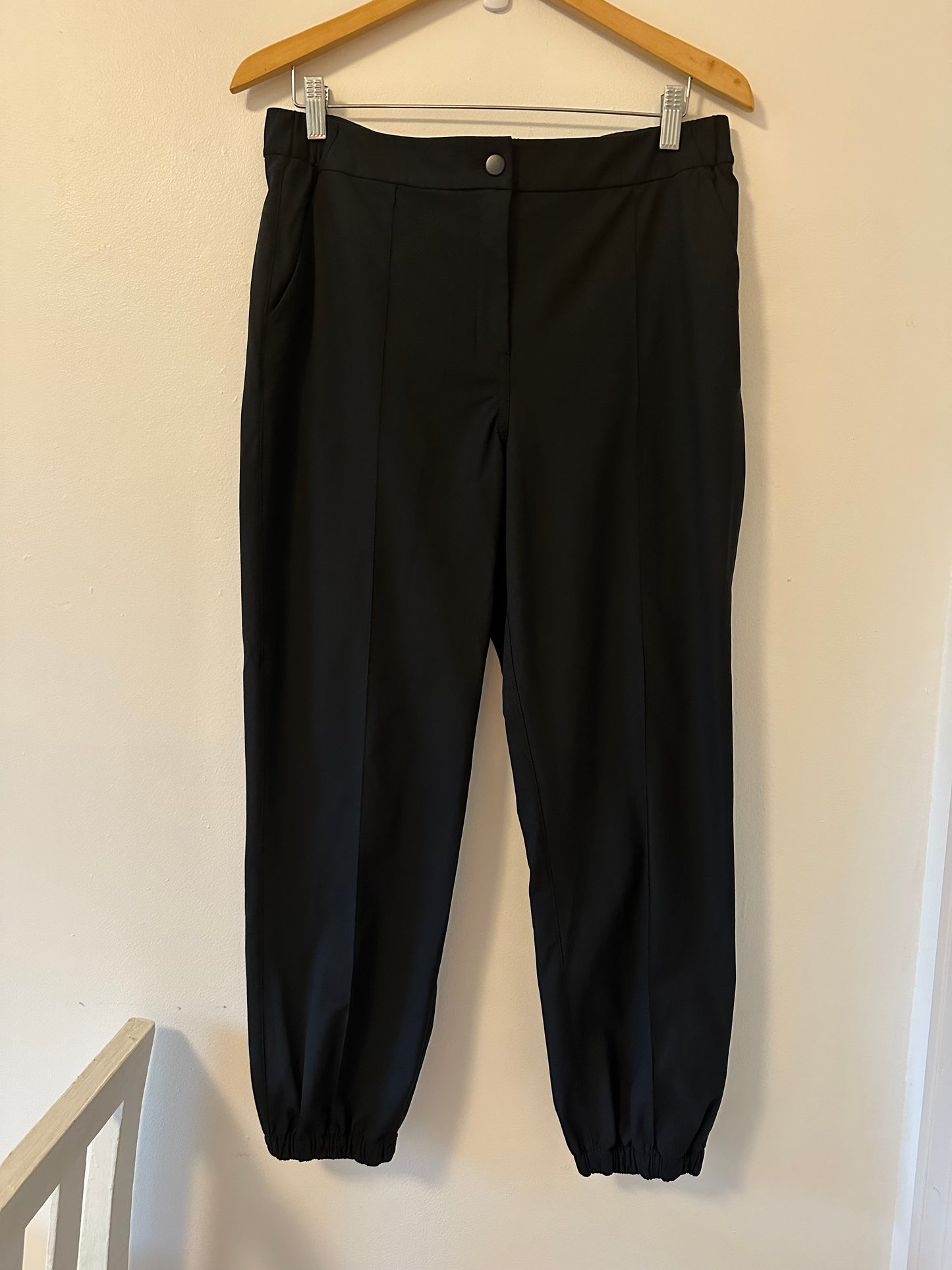 Lululemon Warpstreme High-Rise 7/8 Jogger in Black - Size 31