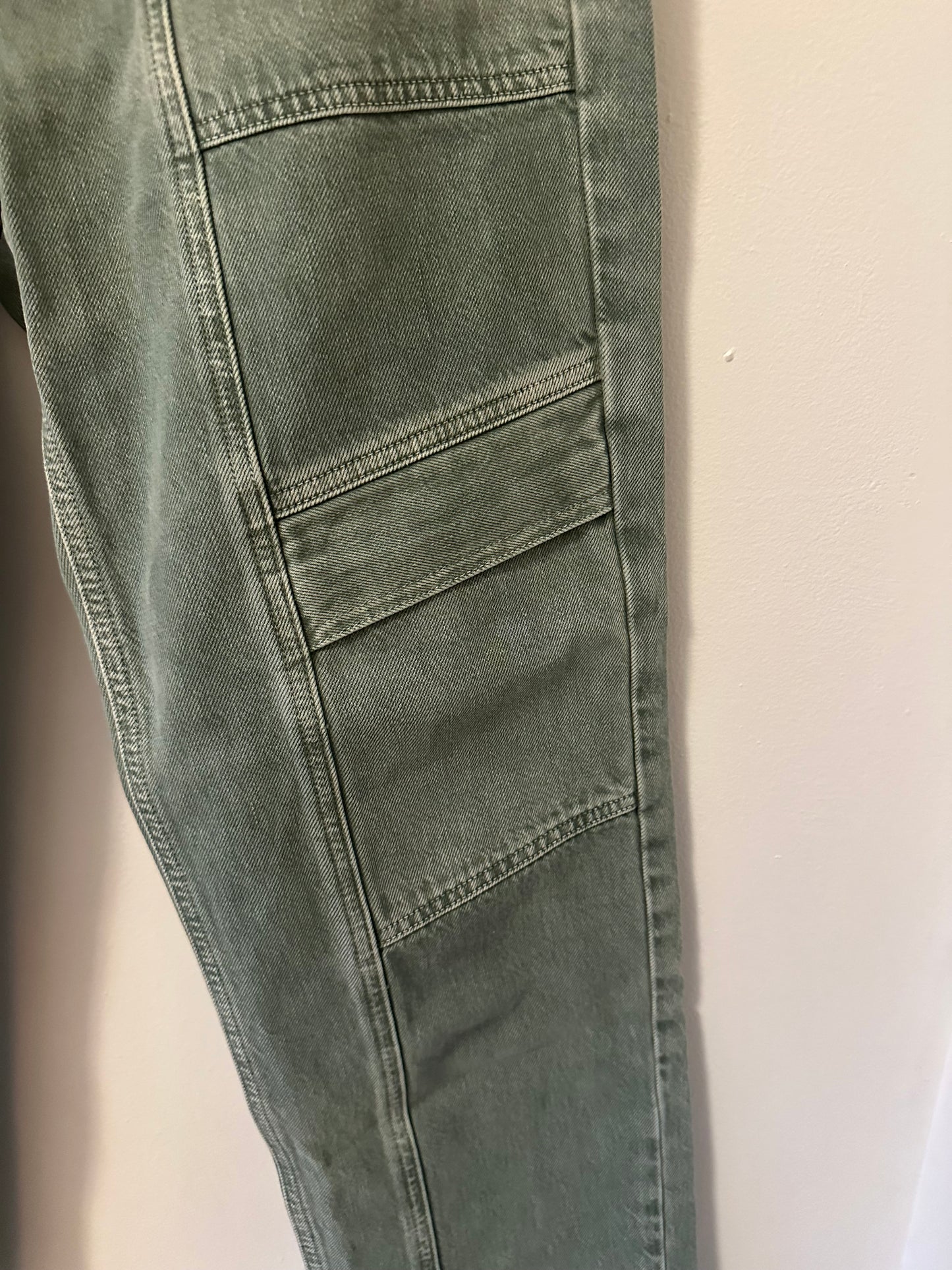 Agolde Cooper Cargo Straight Leg Cotton Jeans in Salamander | Size 28