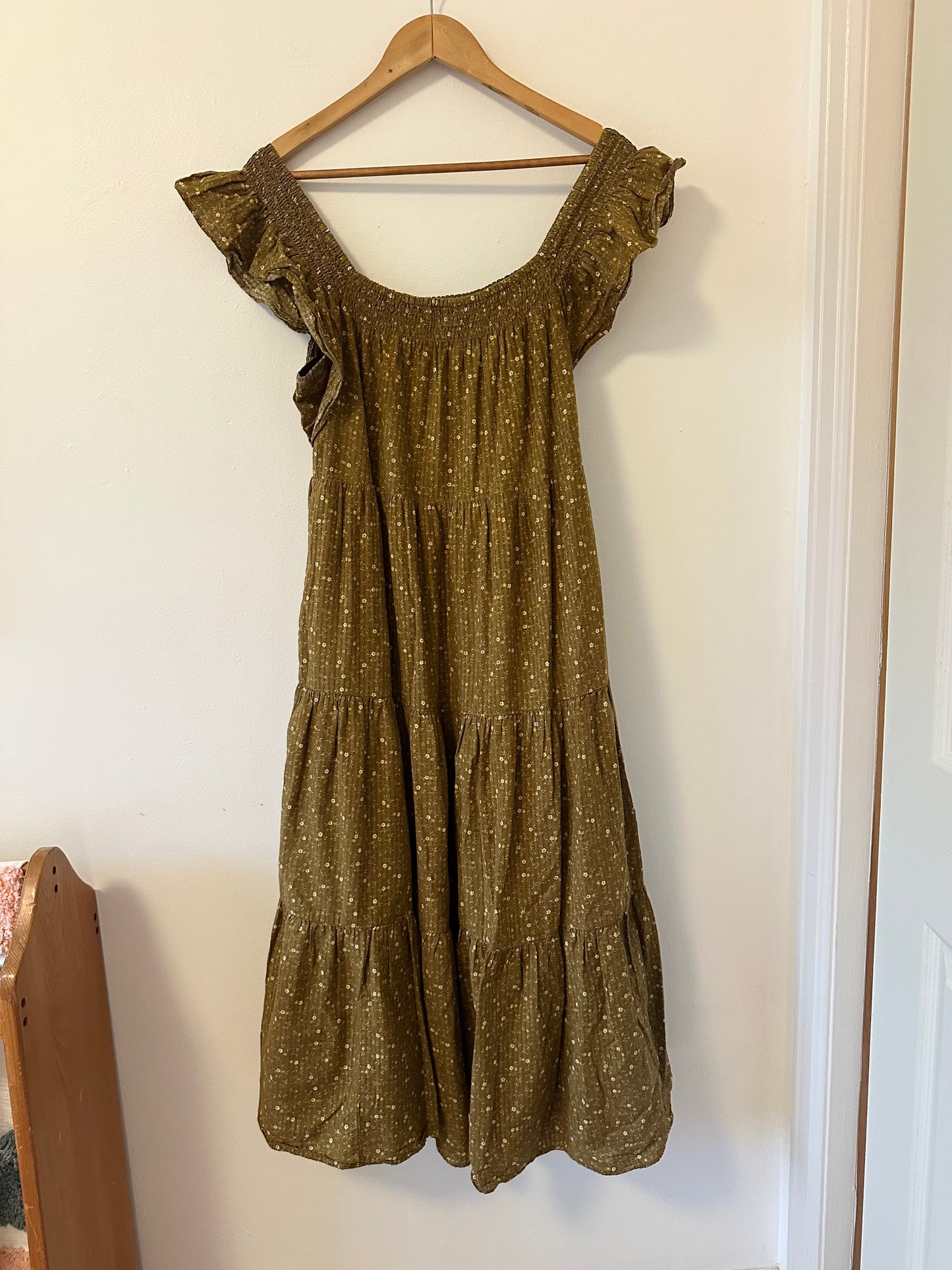 Madewell Ruffle-Sleeve Tiered Midi Dress in Daisy Stitch | Size Medium