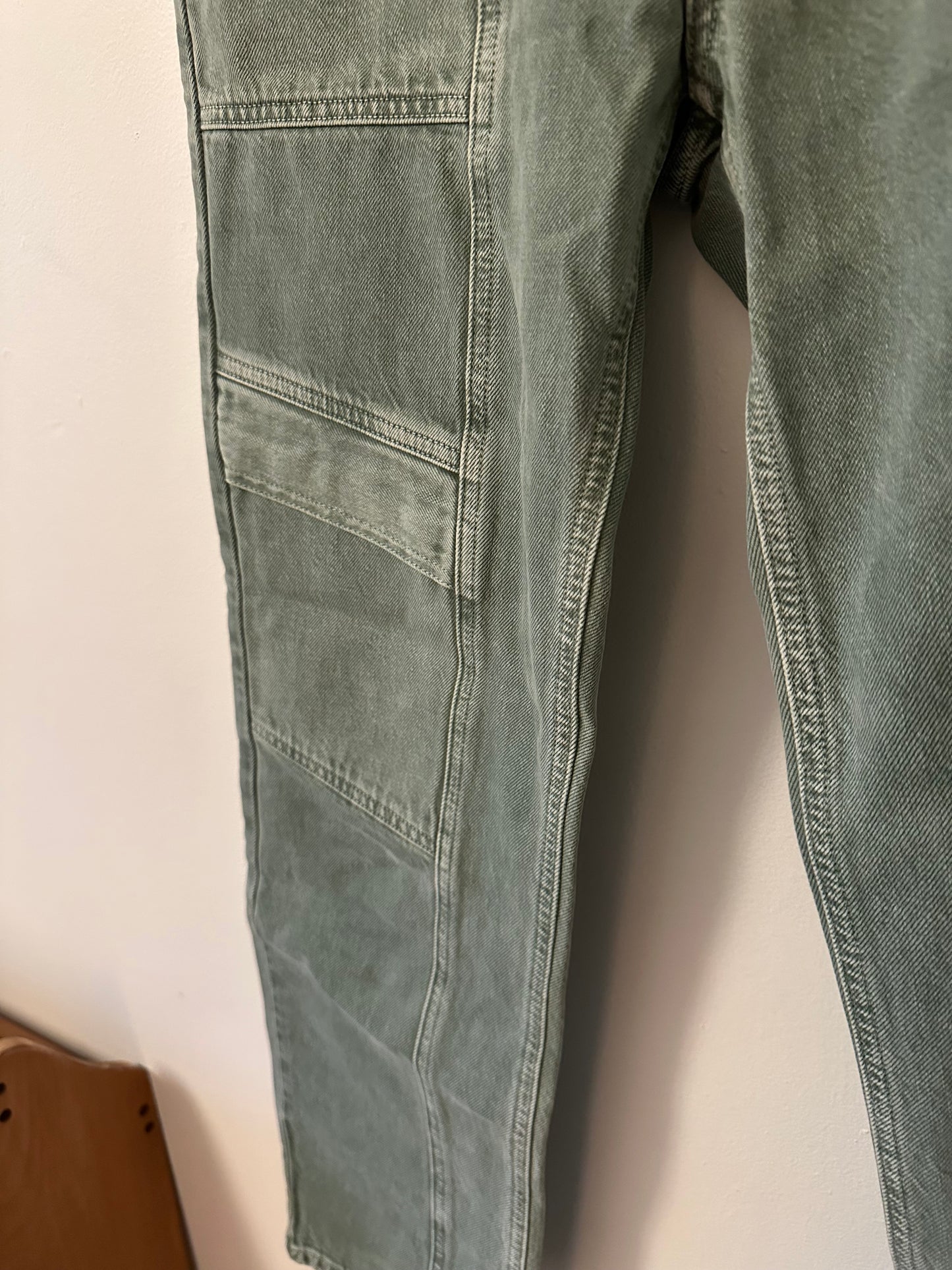 Agolde Cooper Cargo Straight Leg Cotton Jeans in Salamander | Size 28