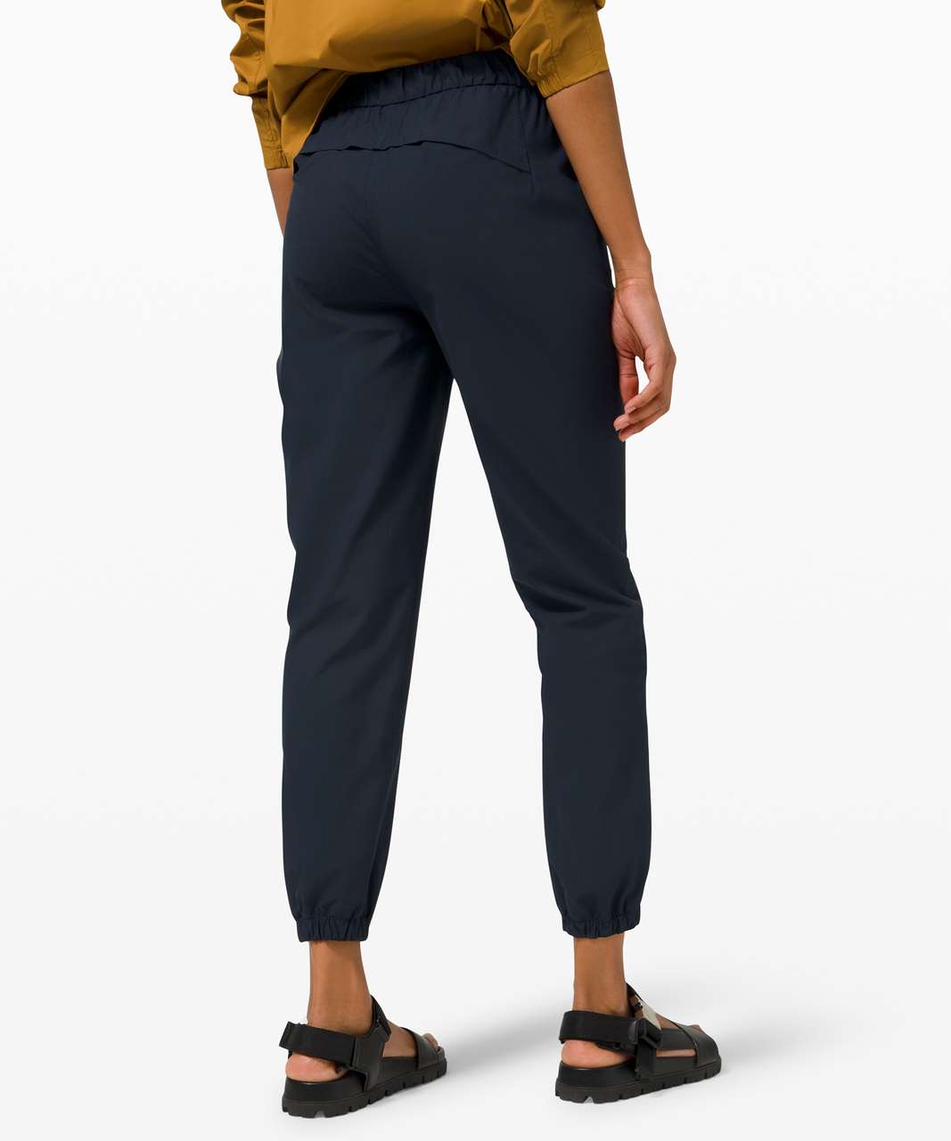 Lululemon Warpstreme High-Rise 7/8 Jogger in True Navy - Size 31