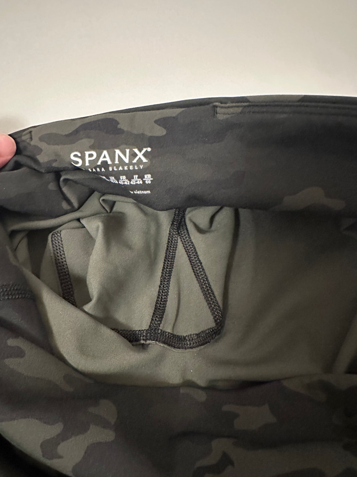 SPANX Women's Camouflage Cropped Leggings | Size Medium