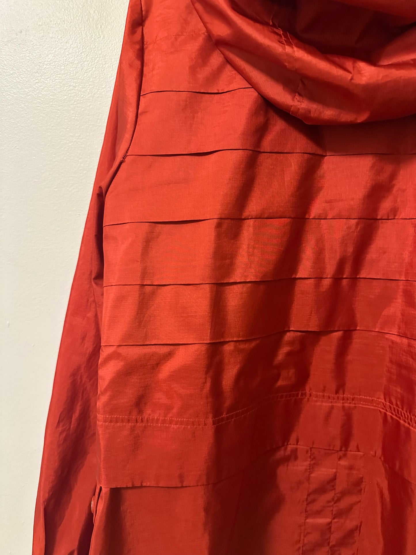 Tory Burch Red Pleated Utility Rain Jacket with Hood | Size Large