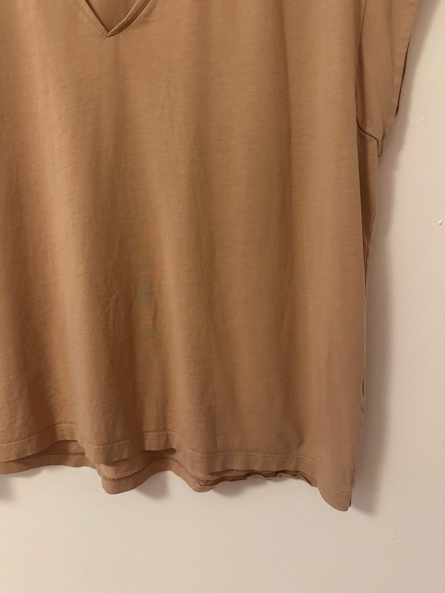 Frame Denim Le Mid Rise Tan V-Neck Short Sleeve Top | Size Large