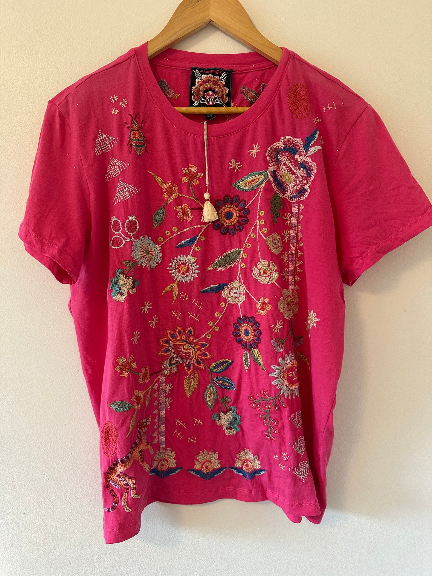 Johnny Was Griffin Easy Fit Tee in Flamingo Pink - Medium