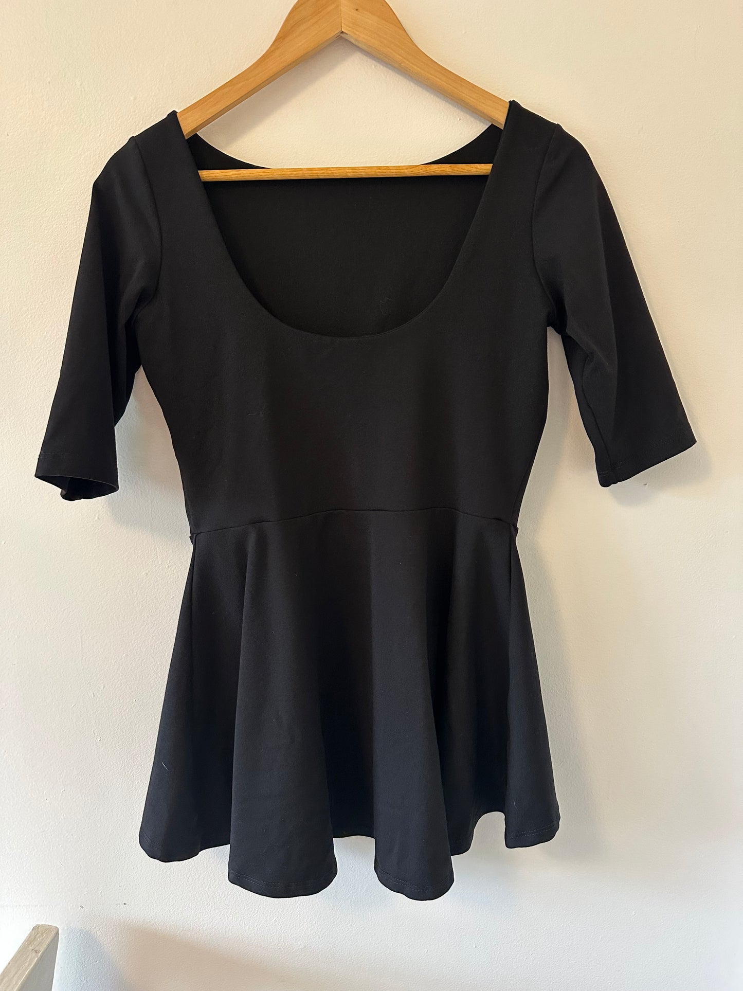 Susana Monaco Black Peplum Top Size Large
