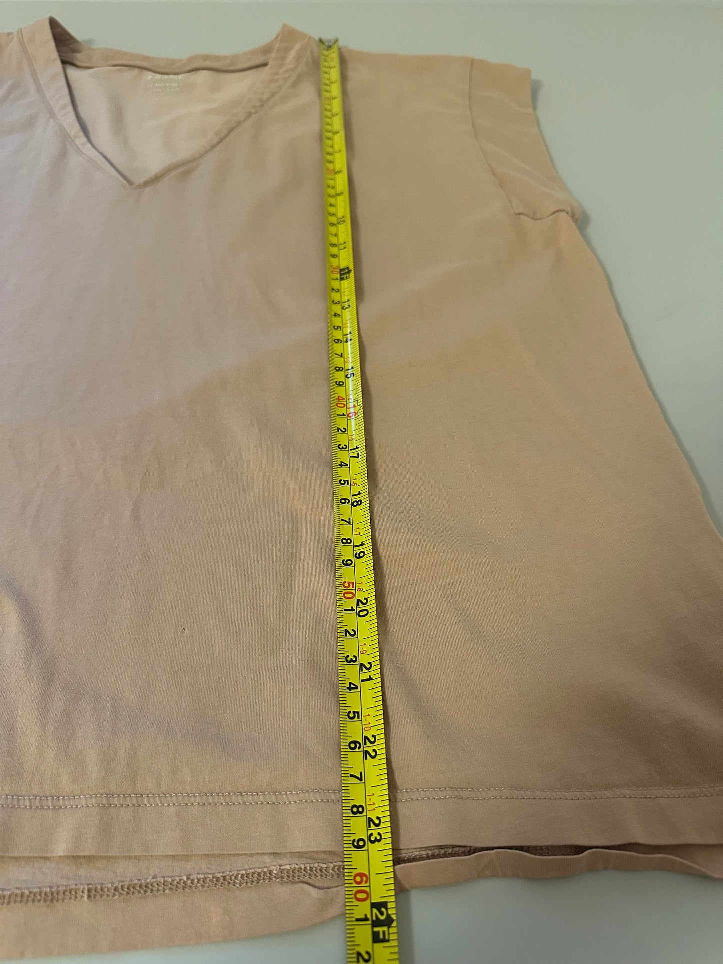 Frame Denim Le Mid Rise Tan V-Neck Short Sleeve Top | Size Large