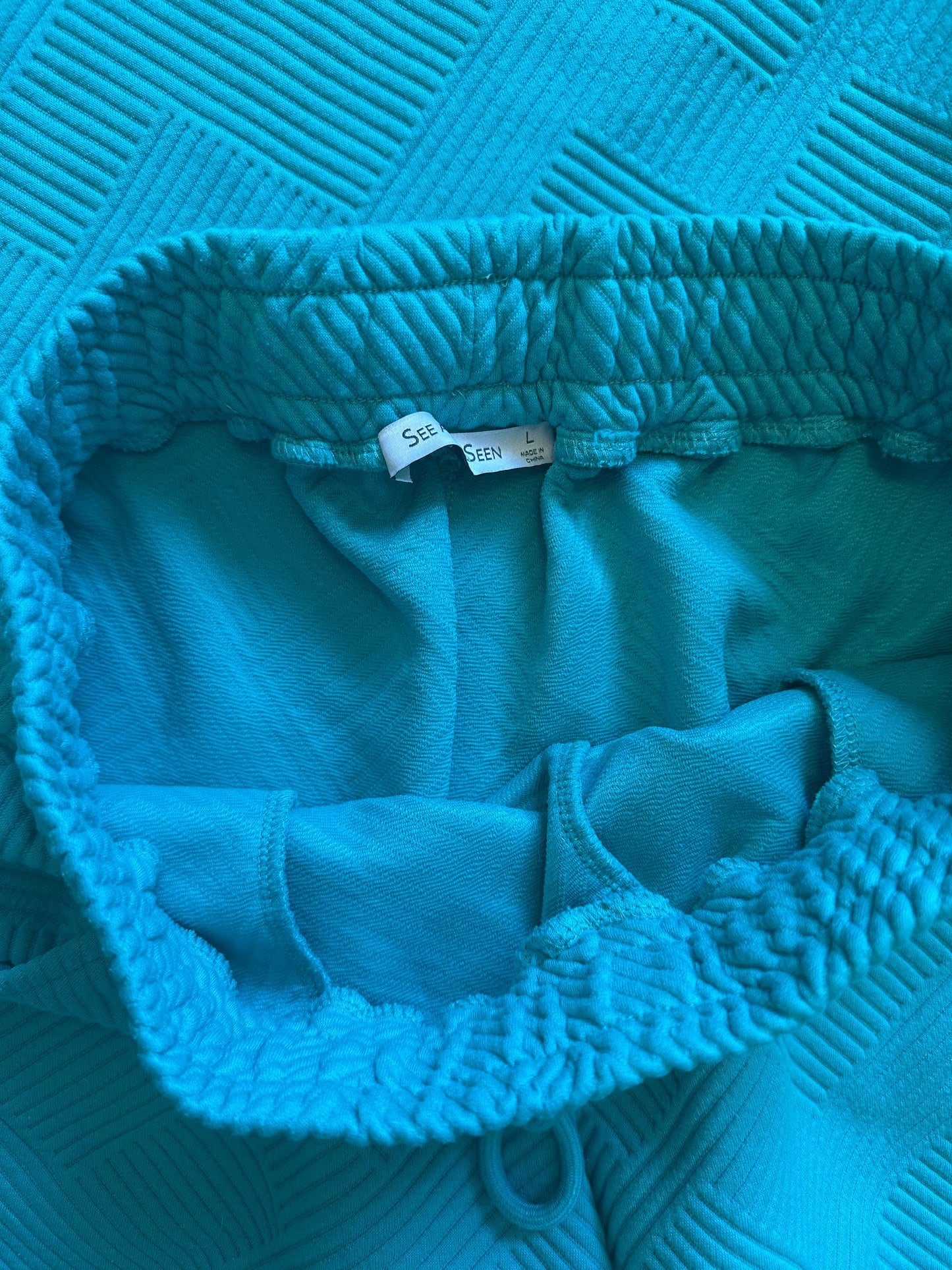 See and Be Seen Teal Textured Top and Shorts Set - Size Large