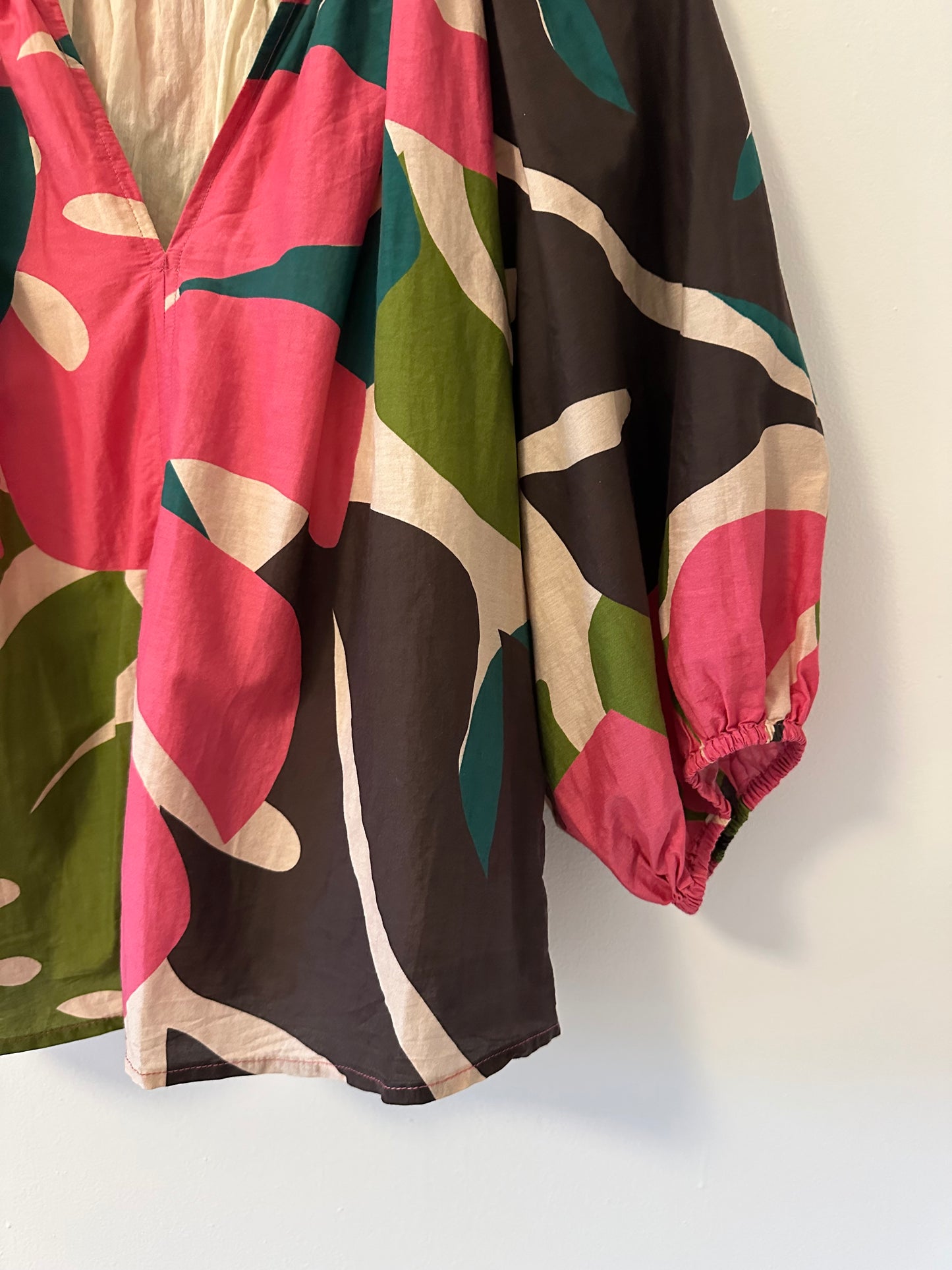 Velvet by Graham & Spencer Ariel Blouse in Pink and Green | Size Small