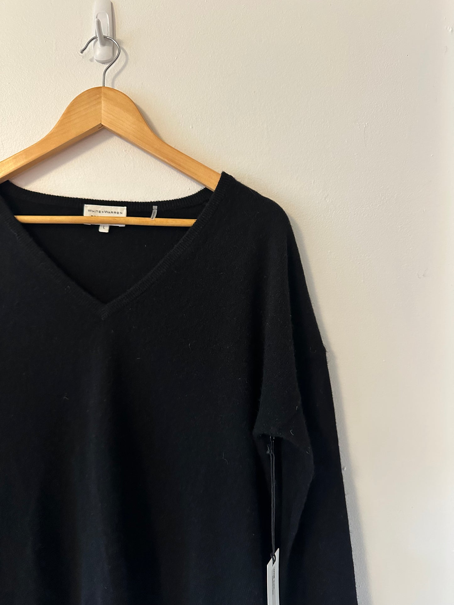 NWT White + Warren Essentials Cashmere Black V-Neck Sweater | Size Large