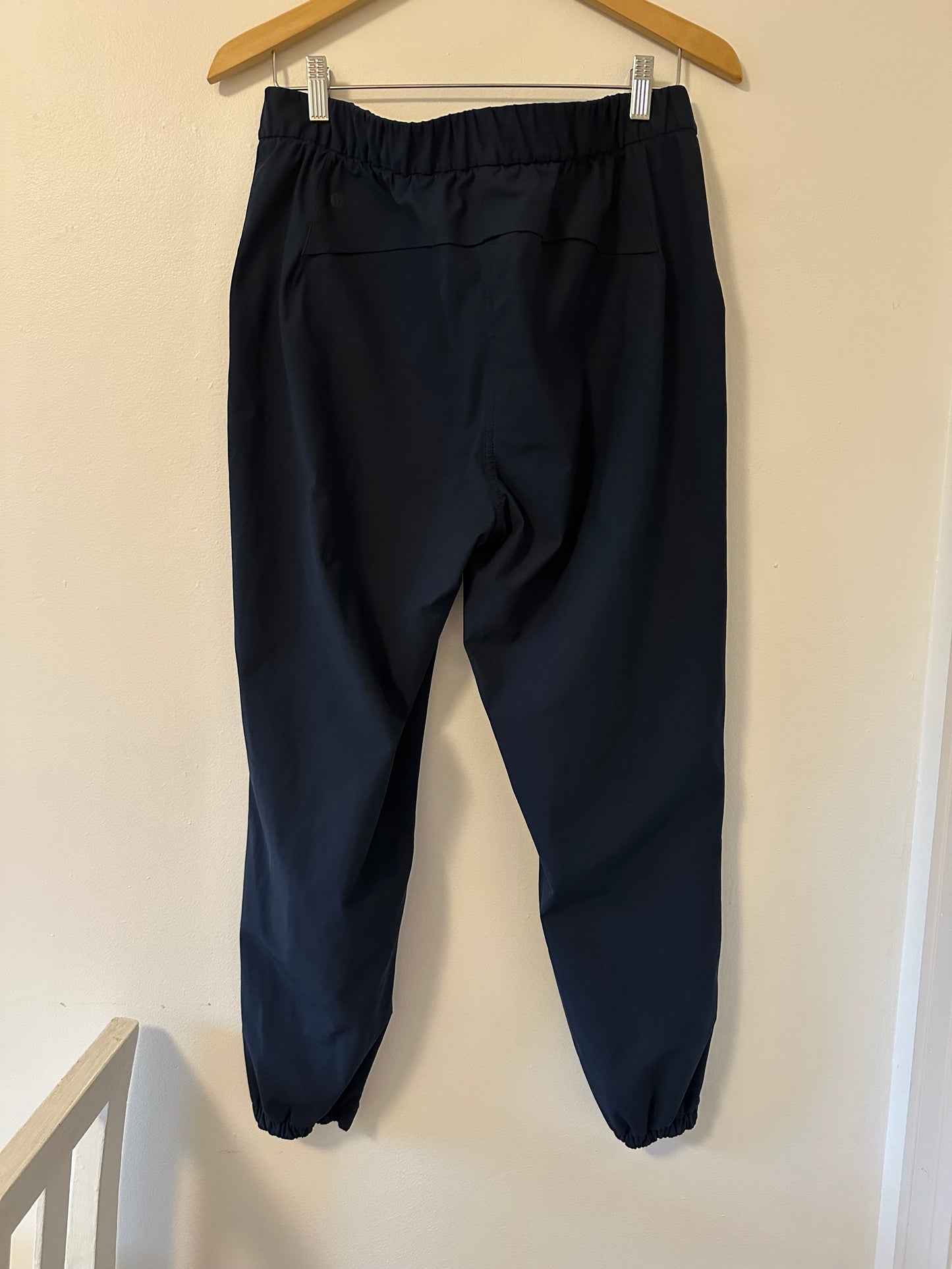 Lululemon Warpstreme High-Rise 7/8 Jogger in True Navy - Size 31