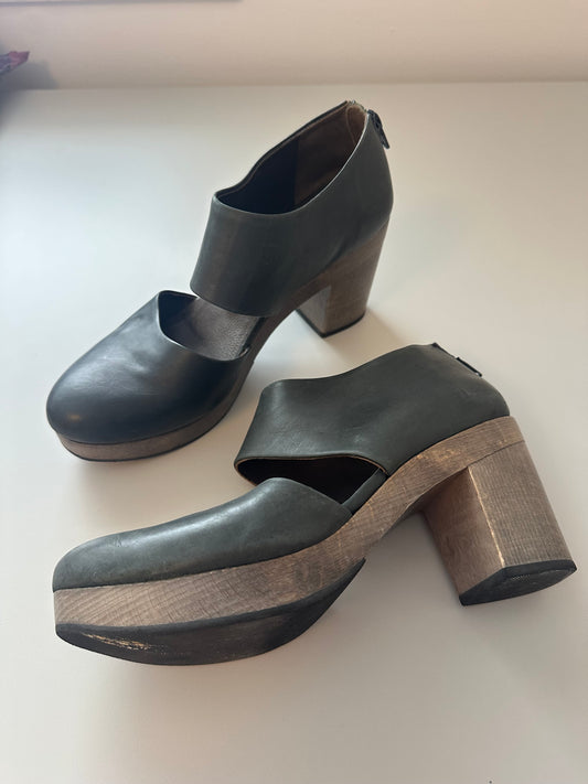 Coclico Women's Sombre Heeled Platform Cutout Clogs In Gray Leather | Size 38