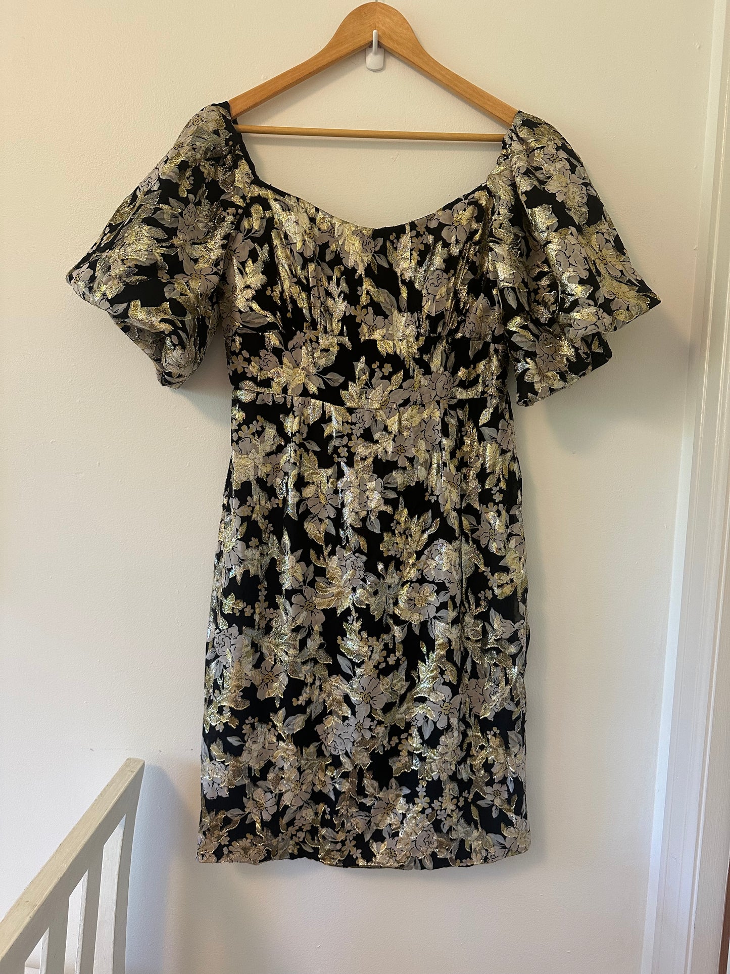ML Monique Lhuillier Metallic Floral Midi Sheath Dress in Black, Gold, and Silver - Size 12