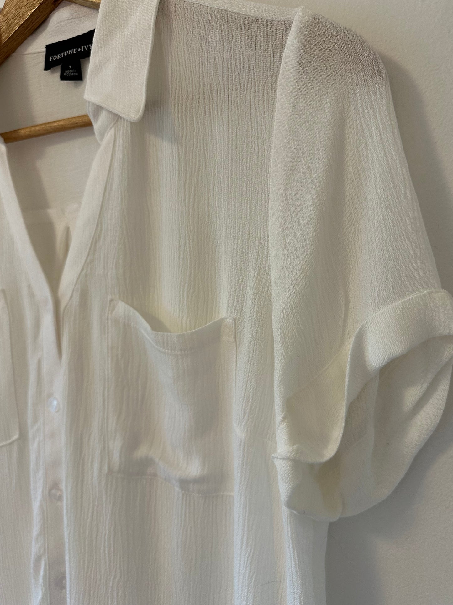 Fortune + Ivy White Short Sleeve Button Down Shirt | Size Small