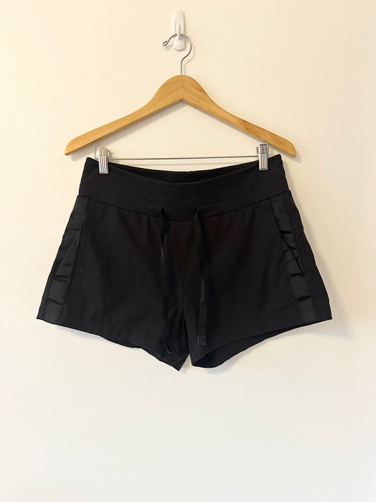 Athleta Downtown Metro Shorts in Black | Size Medium