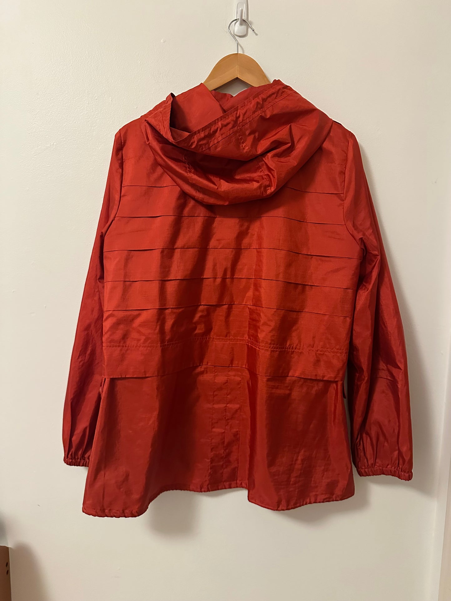 Tory Burch Red Pleated Utility Rain Jacket with Hood | Size Large