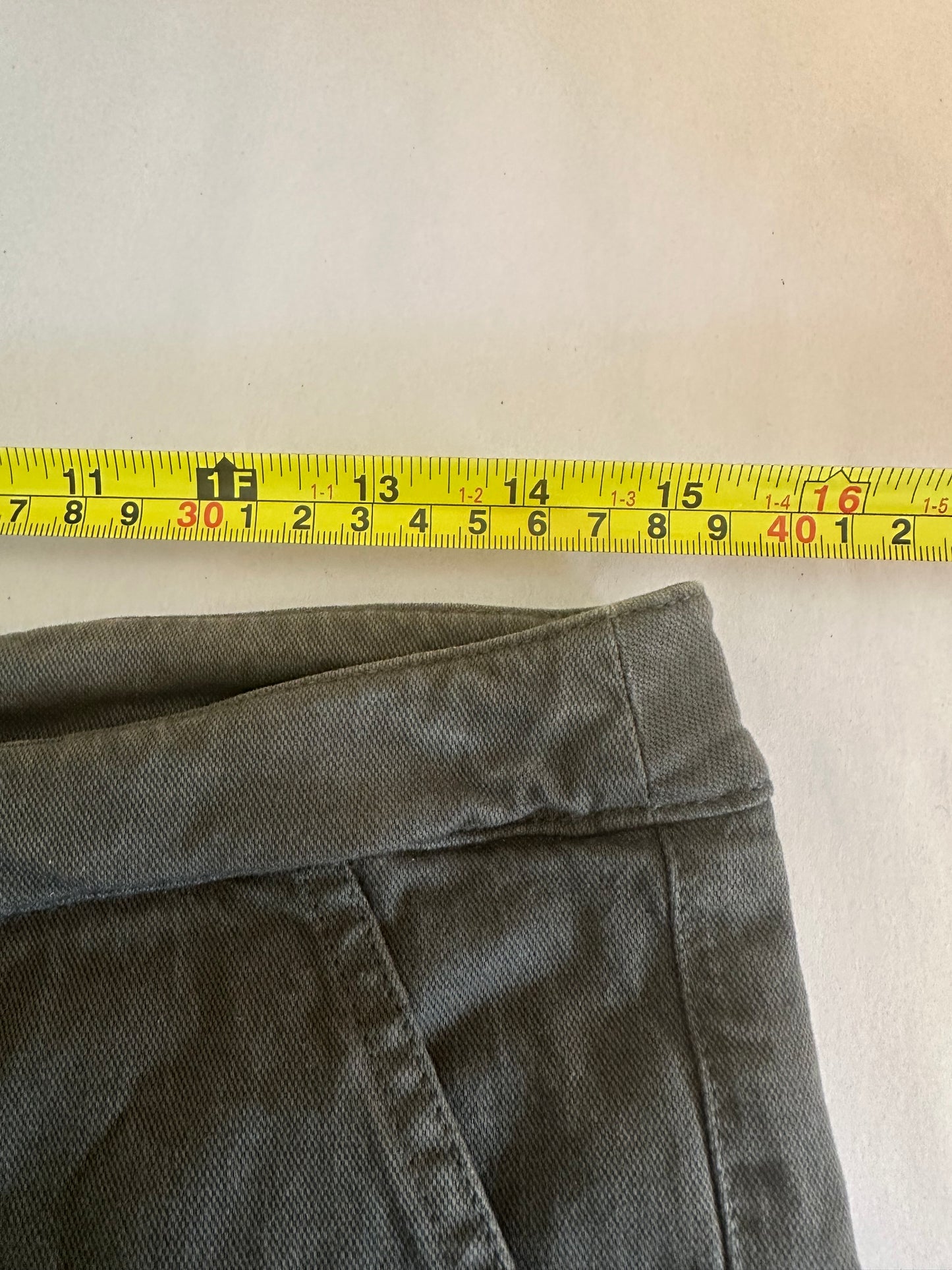 Boden Olive Green Cuffed Women's Shorts - Size US 8