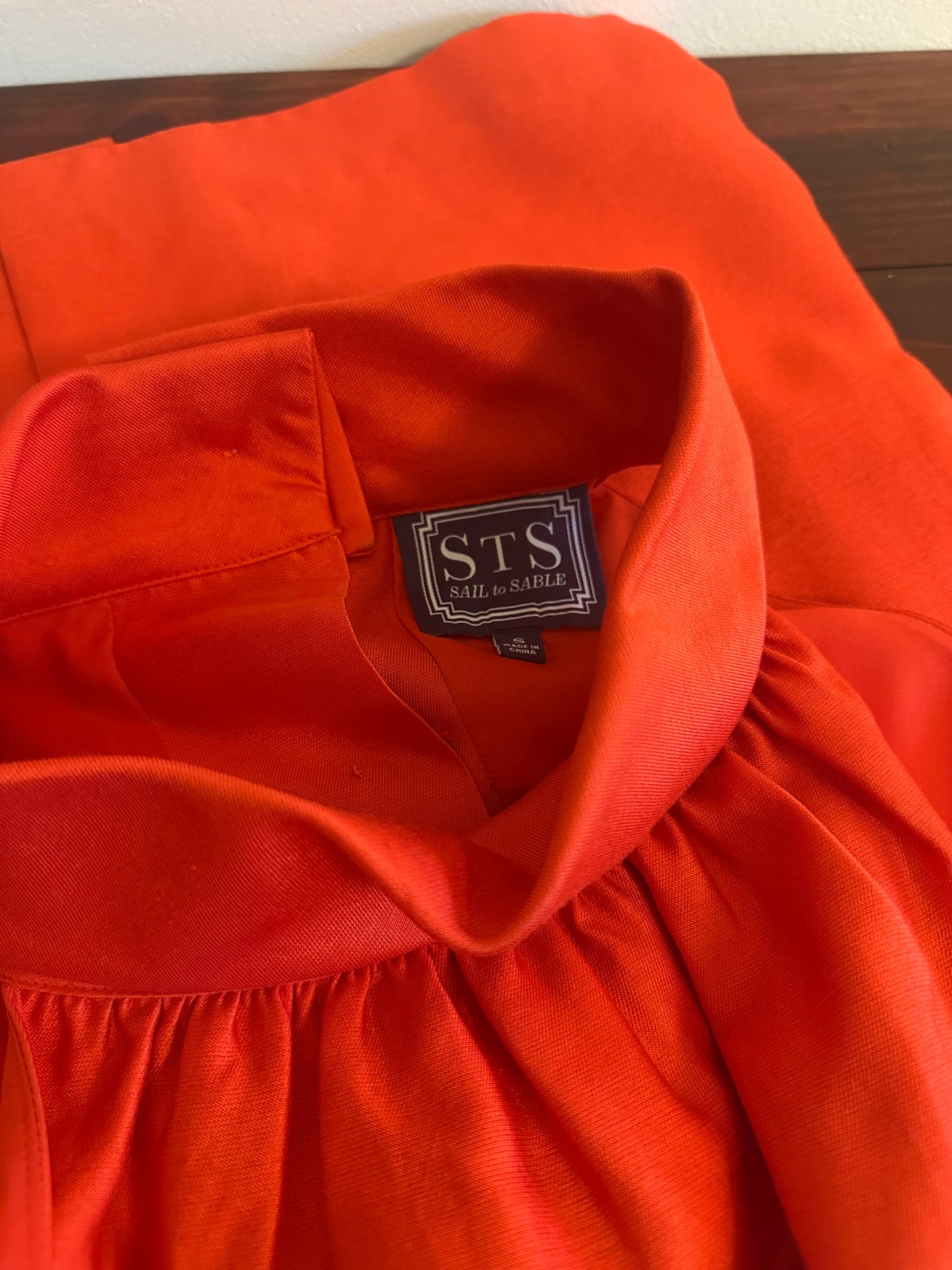 Sail to Sable Orange Halter Top Size Small