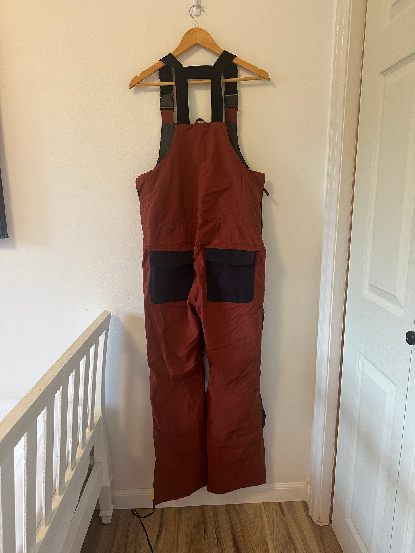 ThirtyTwo Rust Red and Black Bib Snowpants - Size Small