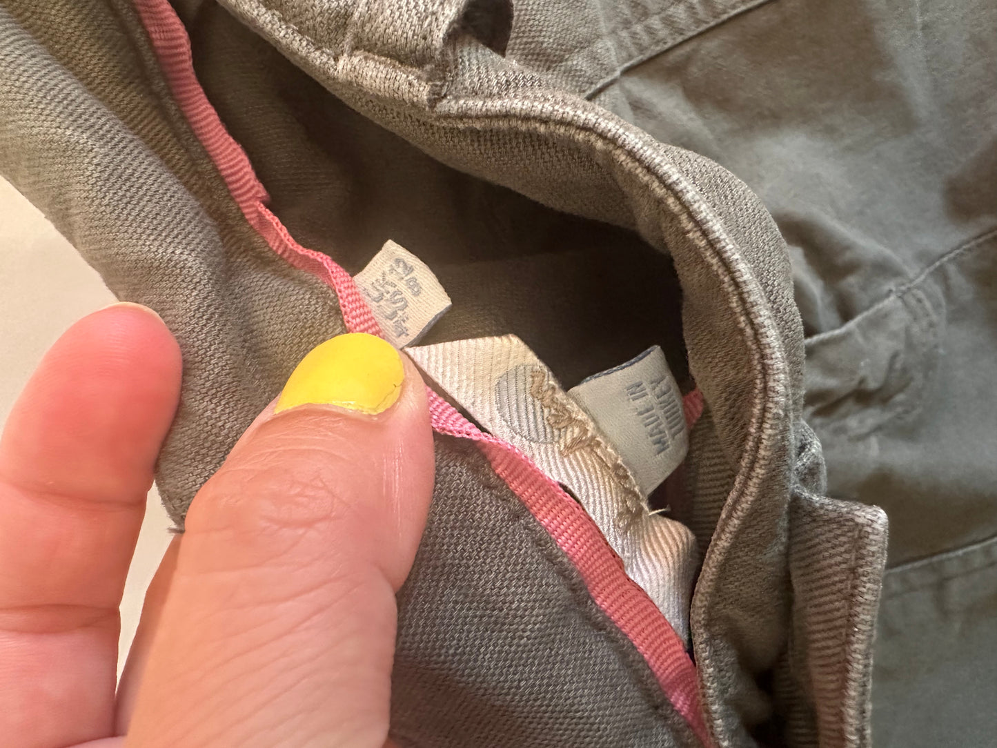 Boden Olive Green Cuffed Women's Shorts - Size US 8