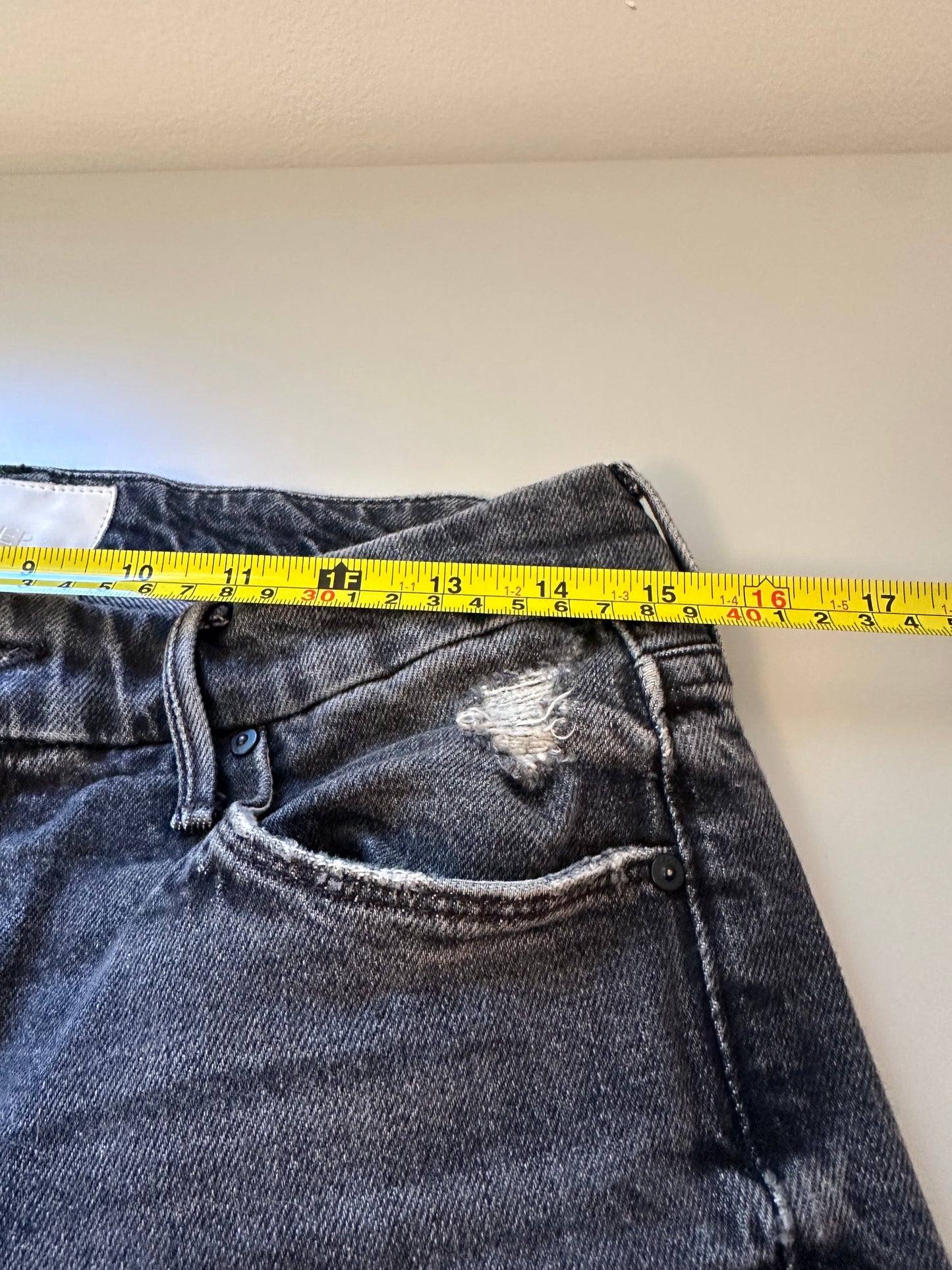 MOTHER The Roller Crop Undone Hem in Of Cats and Kings | Size 26