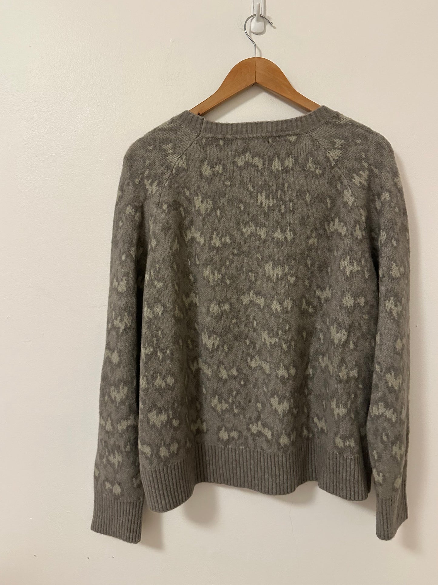 Athleta Gray Patterned Crew Neck Sweater | Size Large