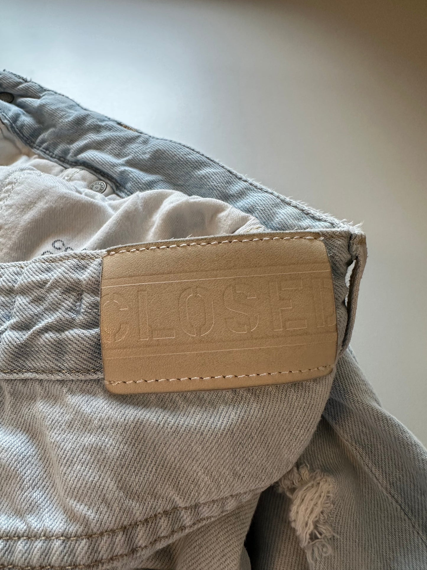 Closed Light Blue Ripped Ankle Cotton Straight Leg Jeans | Size 28