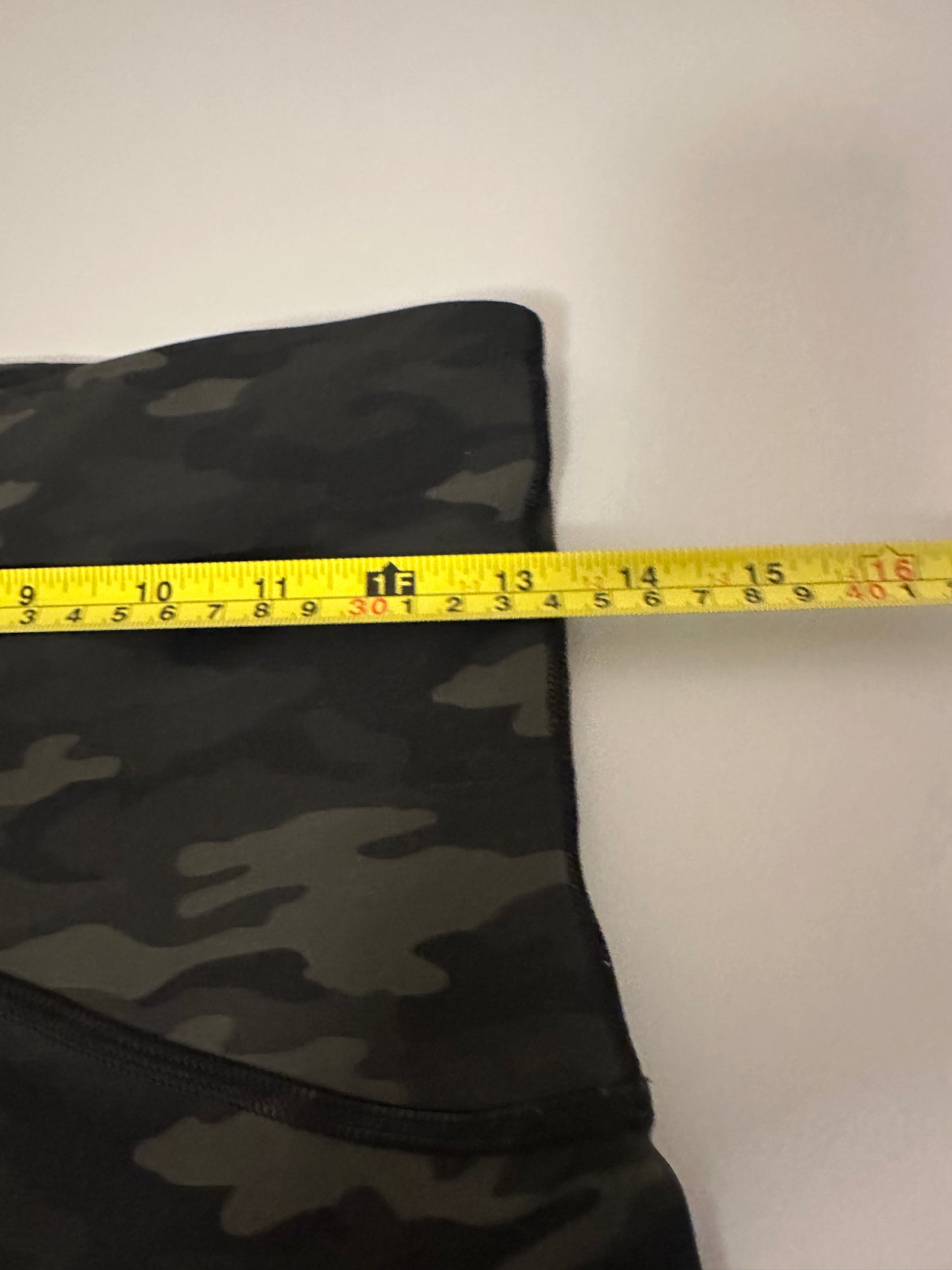 SPANX Women's Camouflage Cropped Leggings | Size Medium