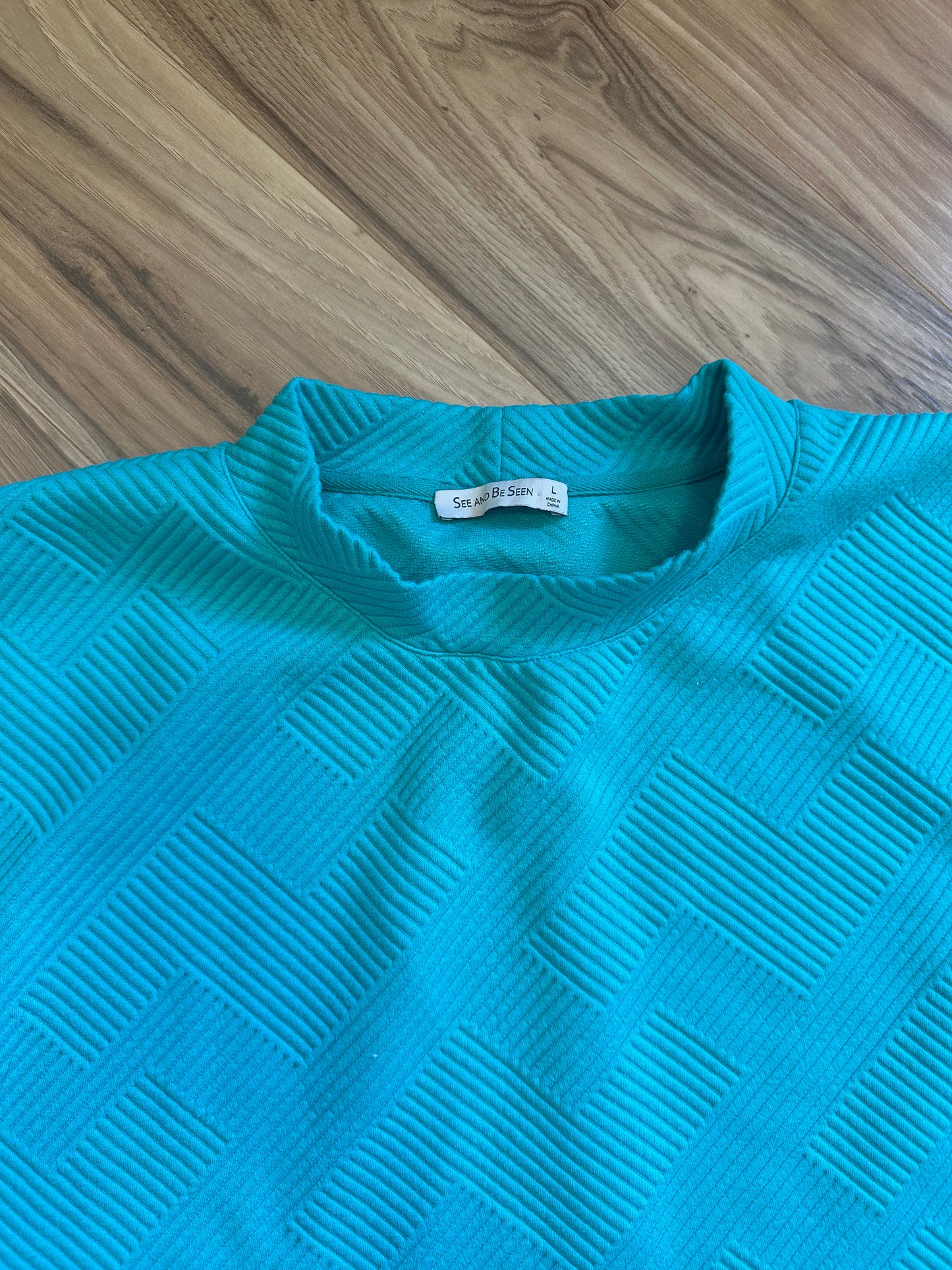 See and Be Seen Teal Textured Top and Shorts Set - Size Large