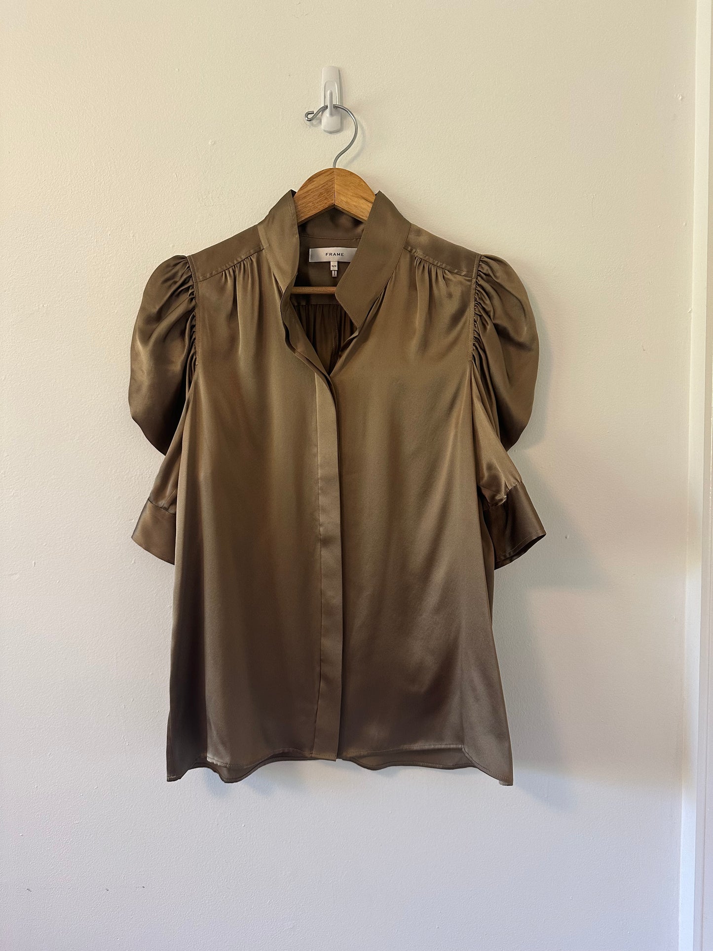 Frame Gillian Silk Puff Sleeve Blouse in Brown | Size Medium