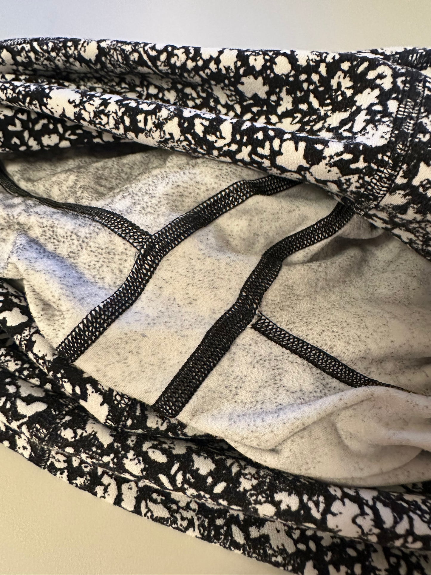 Lululemon Align High-Rise Crop 23" Venture In Floral Alpine White Black | Size 8