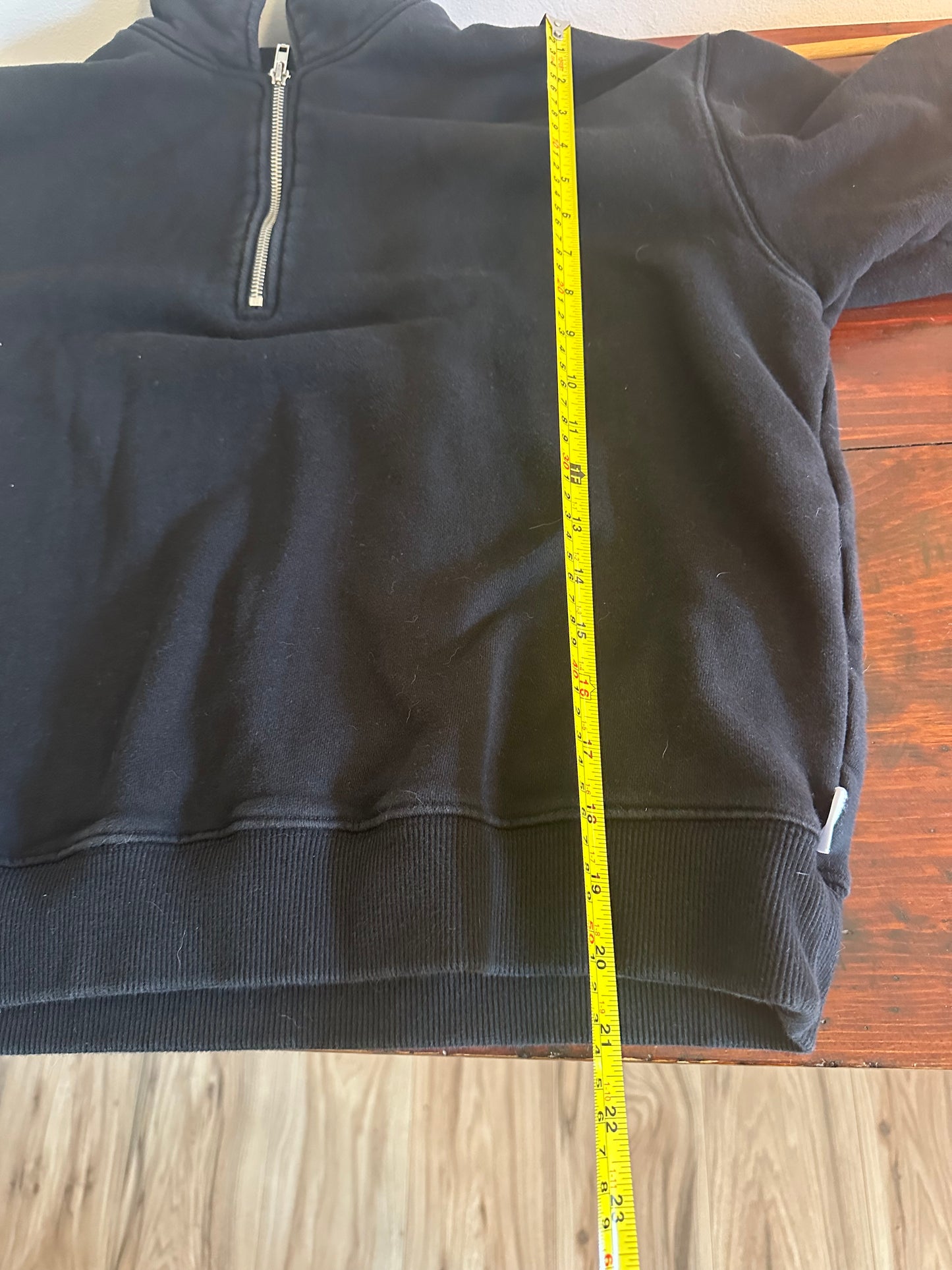 Le Bon Shoppe Noah Fleece Top in Black - Size Small