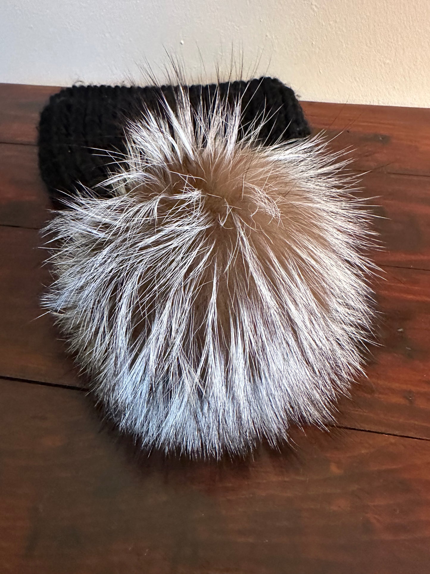 Kyi Kyi Classic Fox Fur Women’s Black Knit Beanie