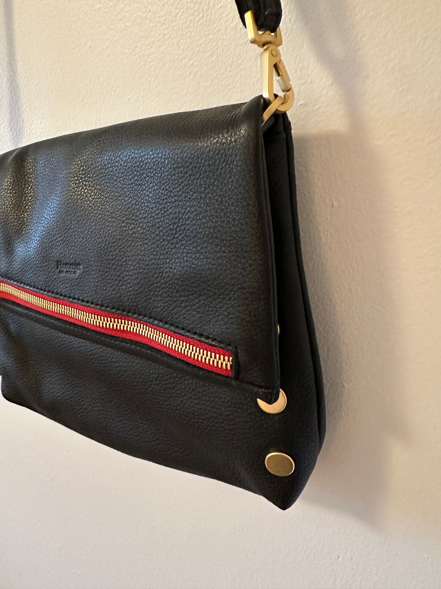 Hammitt VIP MED Crossbody / Clutch Bag in Black/Brushed Gold Red Zip