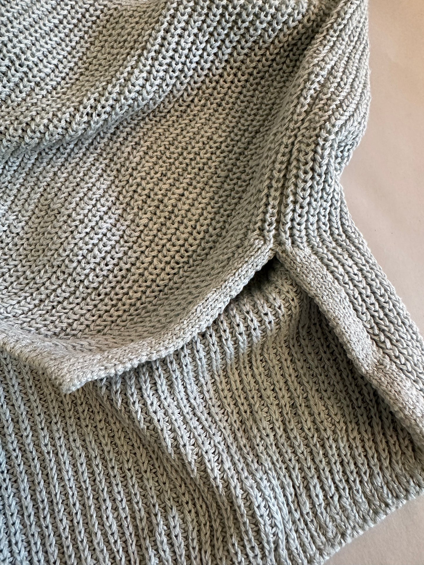 Faherty Miramar Linen V-Neck Sweater in Chalk Blue - Size Small