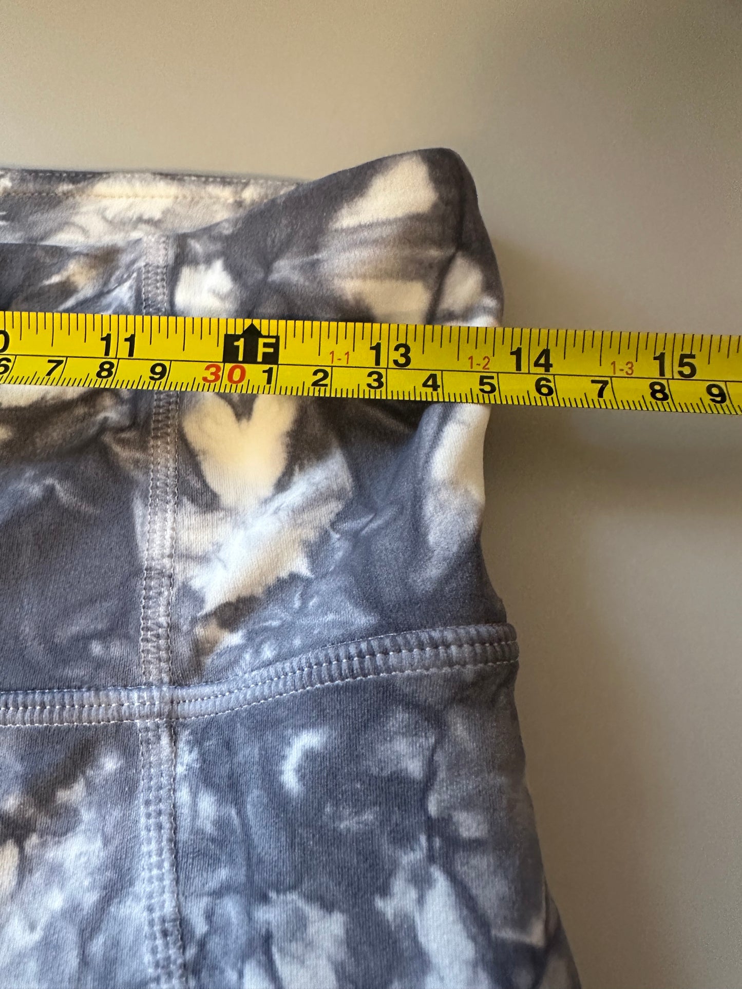 Athleta White and Gray Tie-Dye Leggings | Size Medium Tall