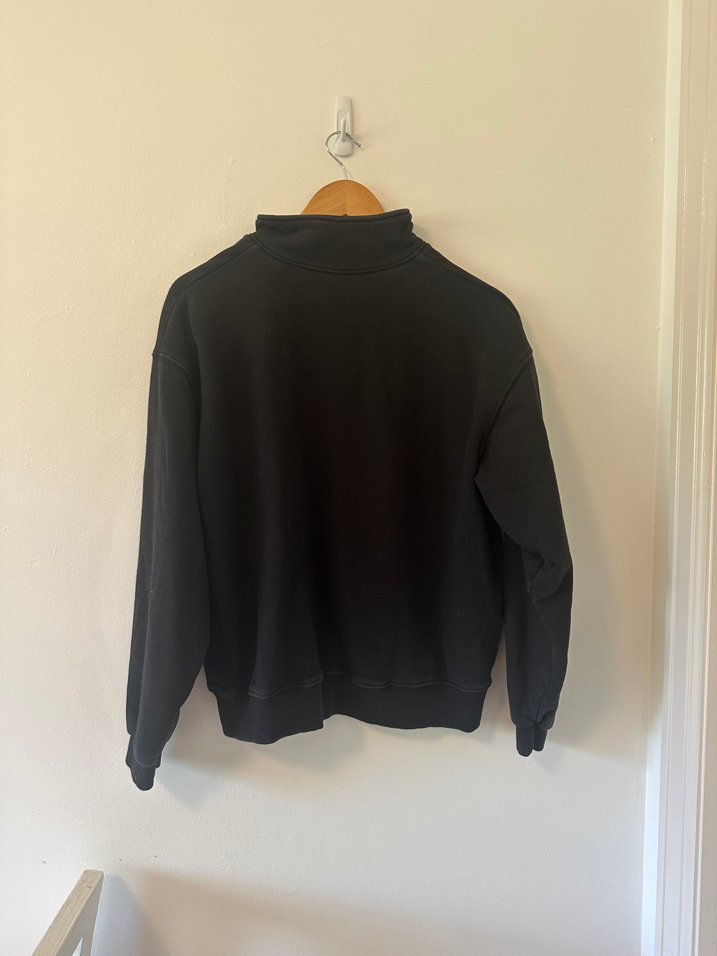 Le Bon Shoppe Noah Fleece Top in Black - Size Small