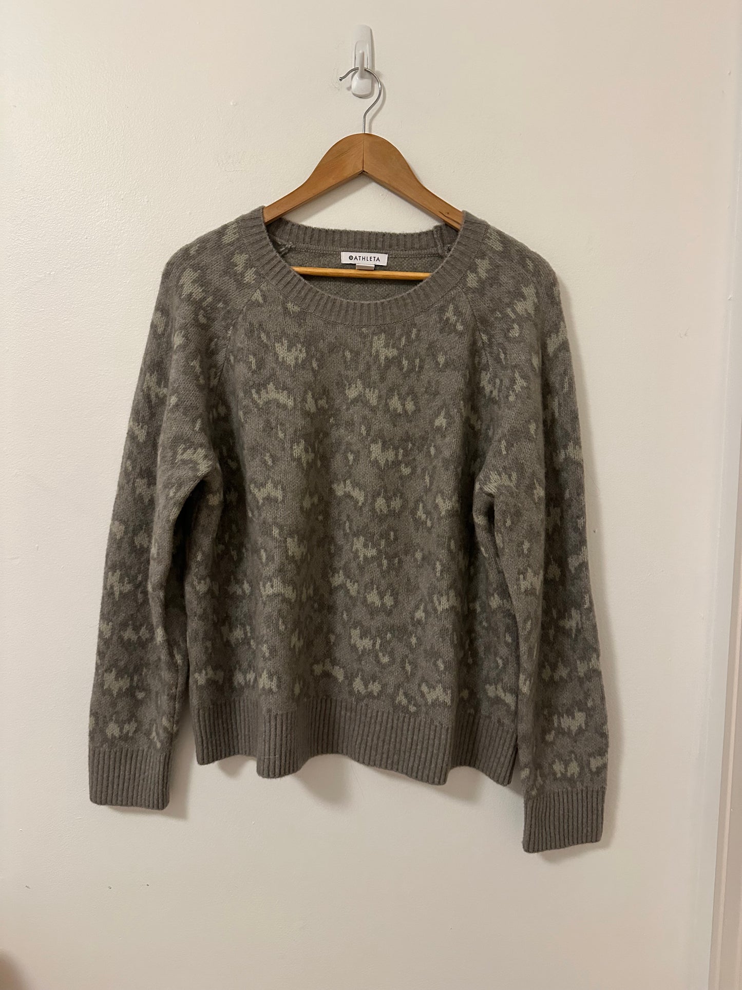 Athleta Gray Patterned Crew Neck Sweater | Size Large